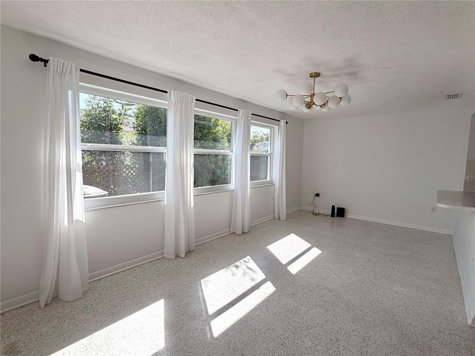 Image 14 of 29 For 523 Milwaukee Avenue