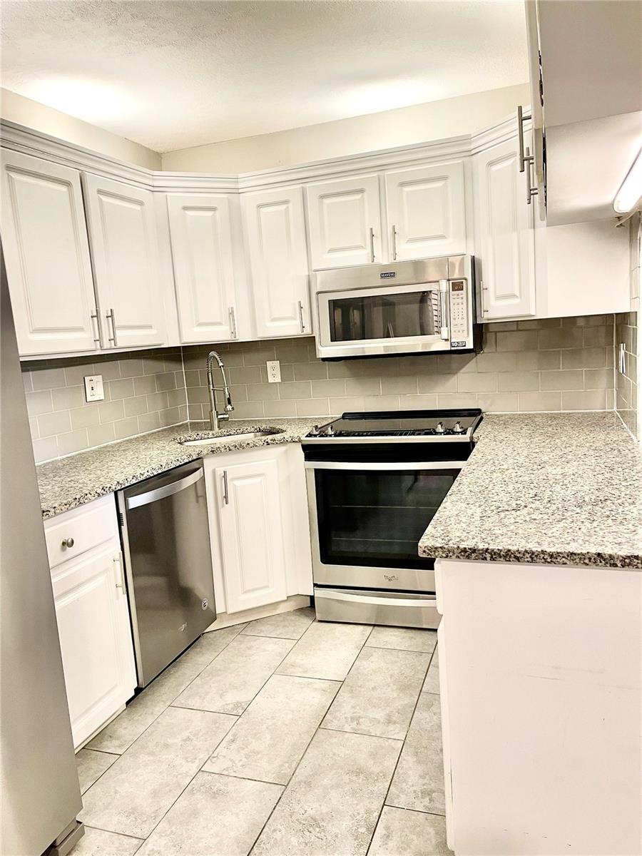 Image 2 of 8 For 2568 Pine Ridge Way S C1