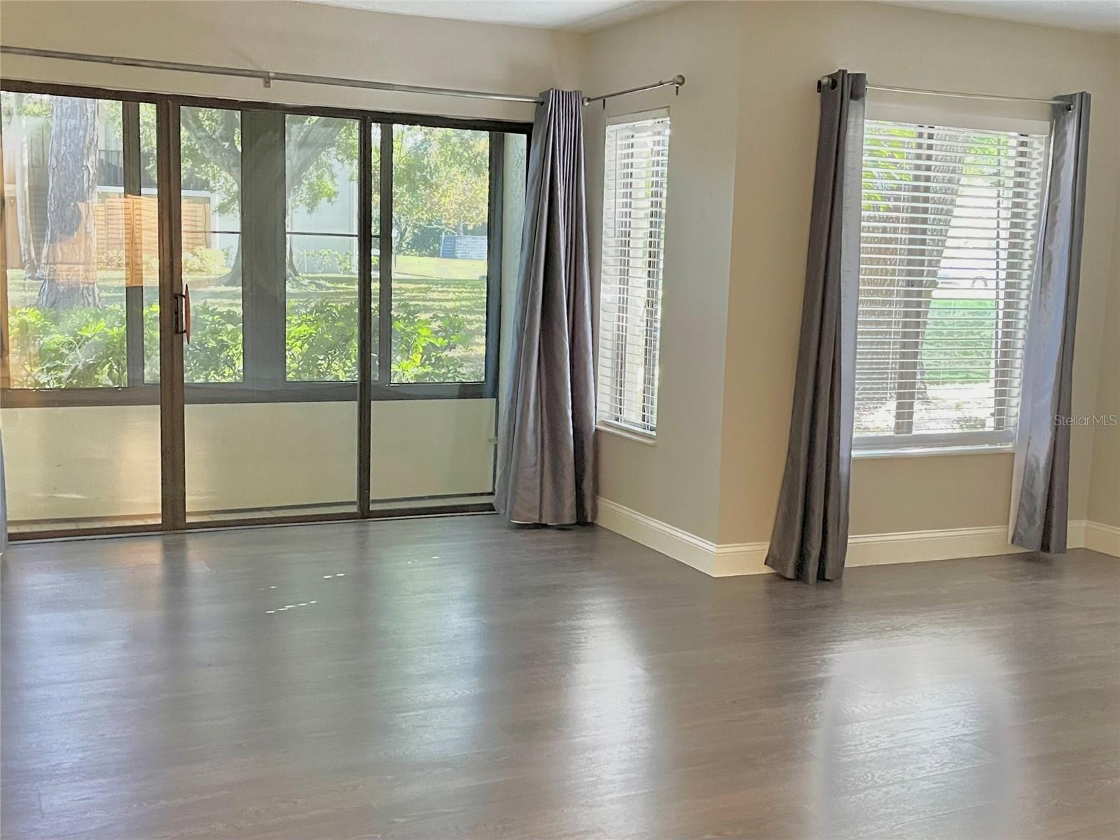 Image 4 of 8 For 2568 Pine Ridge Way S C1