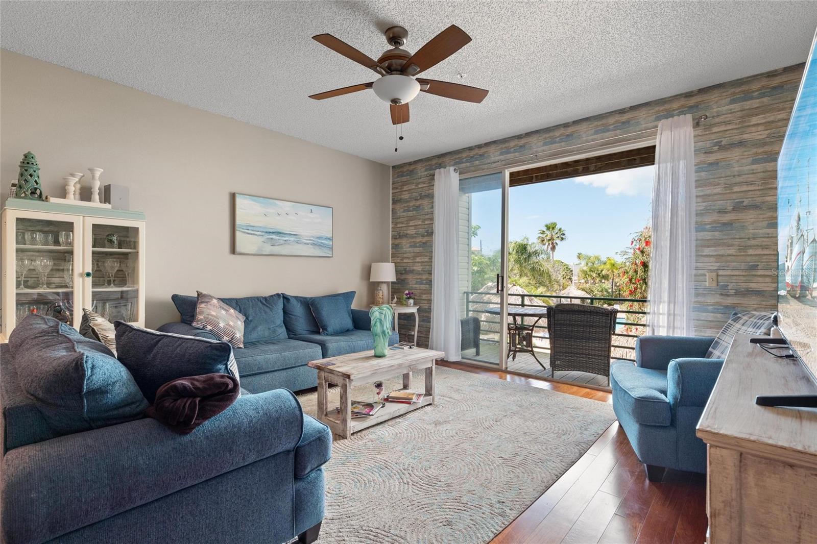 Image 11 of 38 For 320 Island Way 103