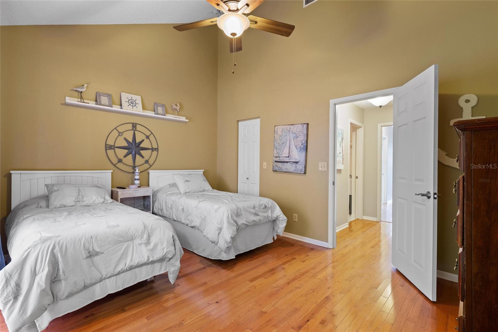 Image 18 of 38 For 320 Island Way 103