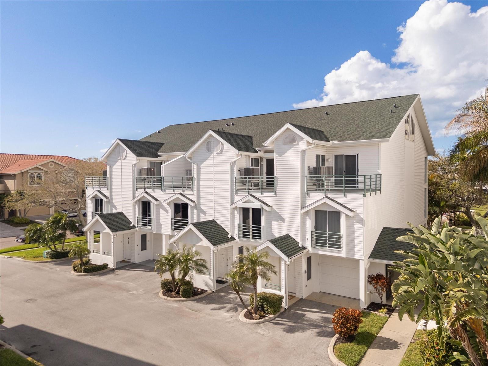 Image 2 of 38 For 320 Island Way 103