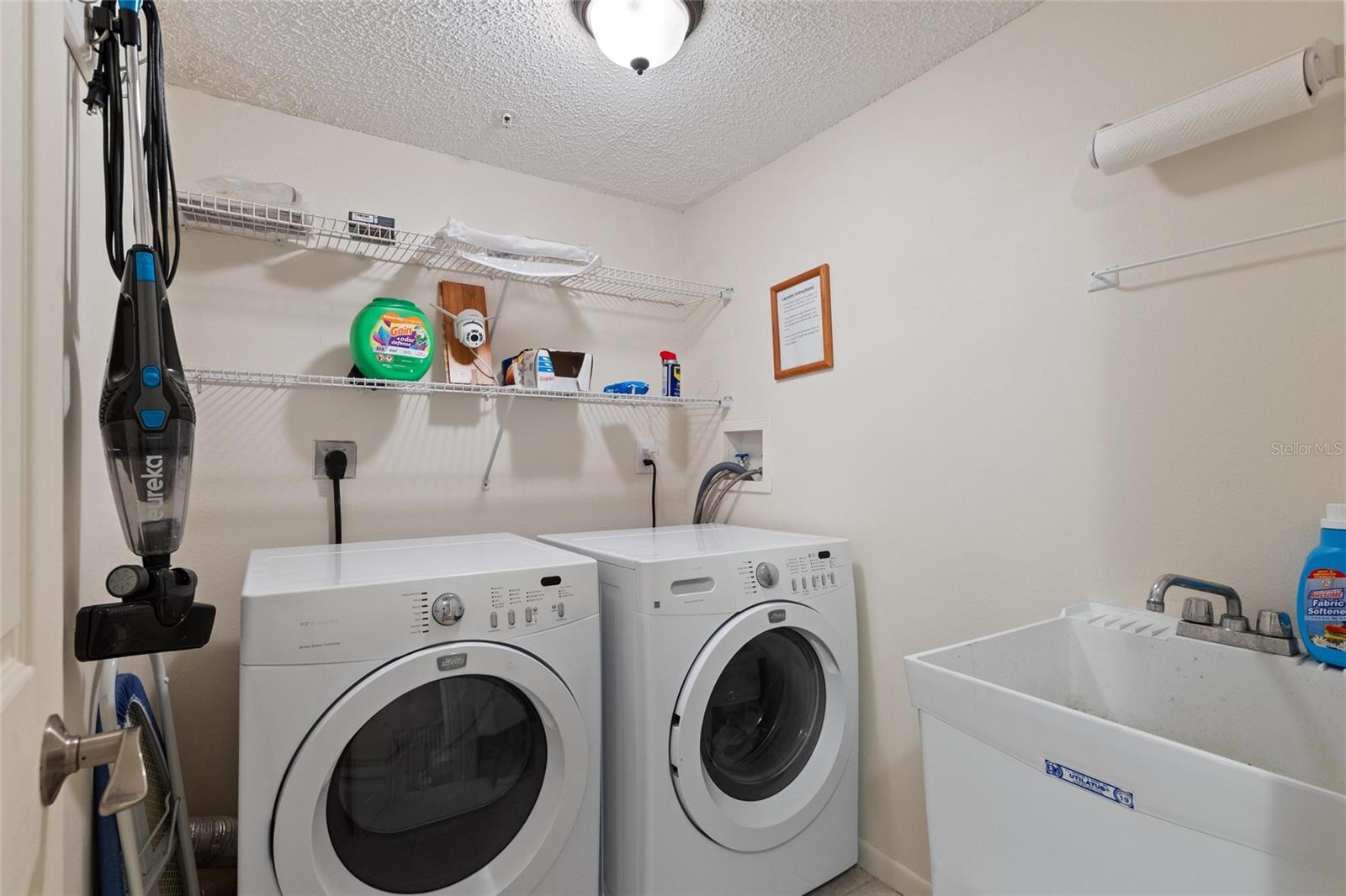 Image 22 of 38 For 320 Island Way 103