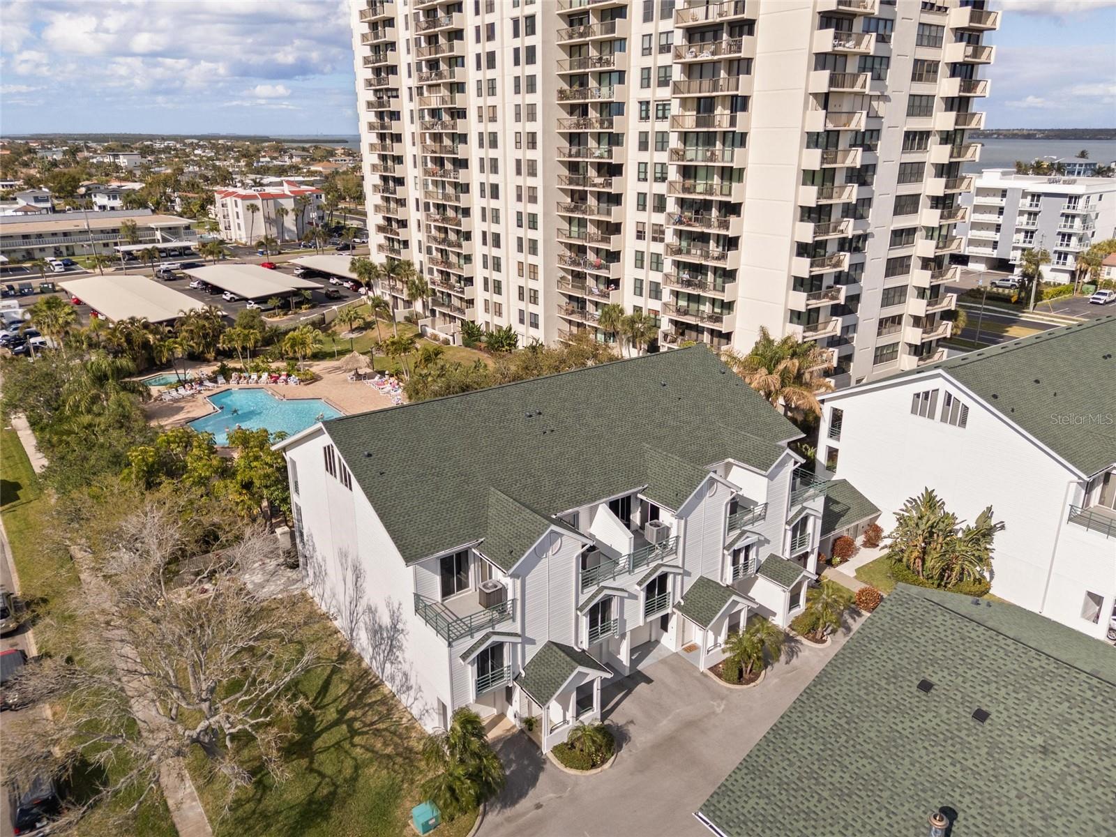 Image 36 of 38 For 320 Island Way 103