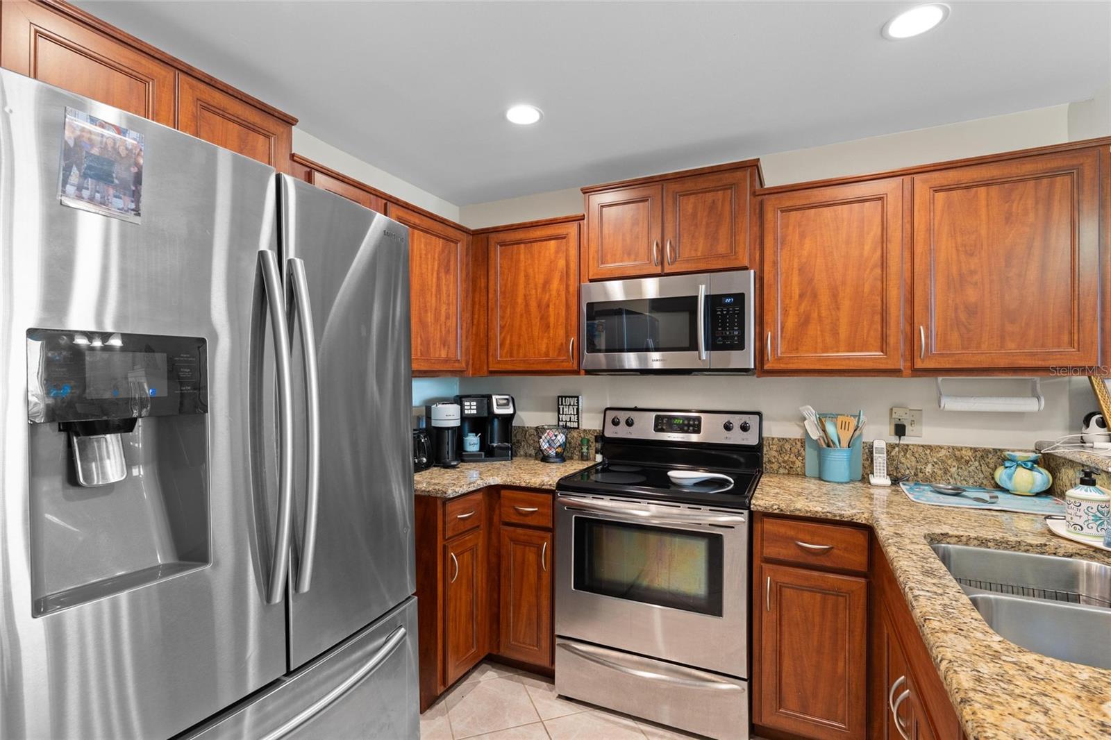 Image 5 of 38 For 320 Island Way 103