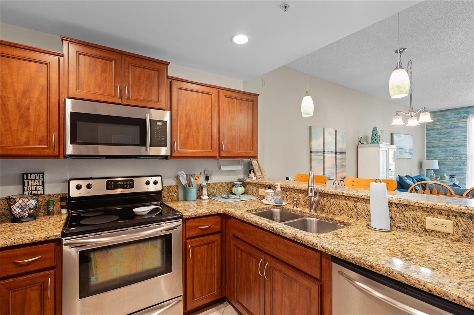 Image 6 of 38 For 320 Island Way 103