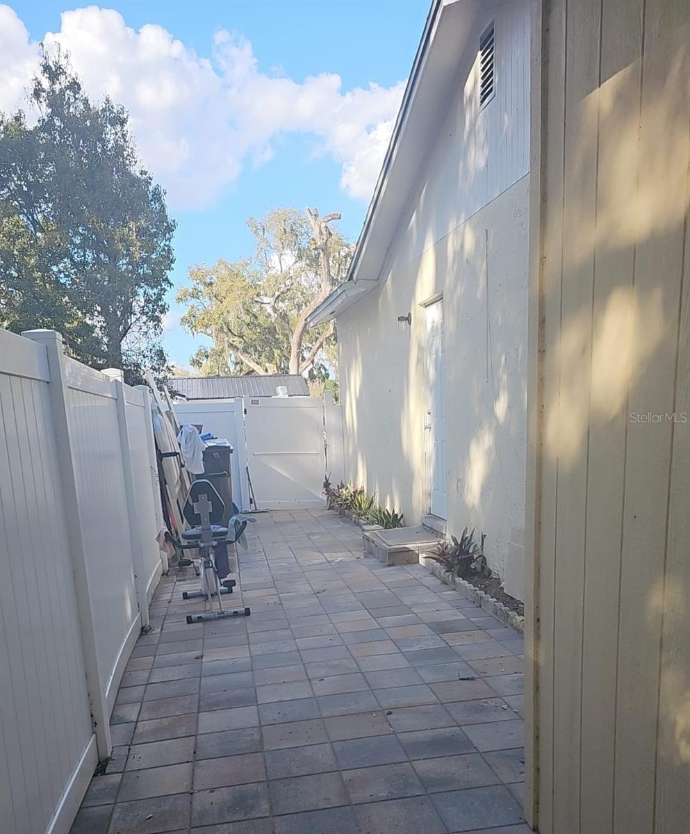 Image 18 of 19 For 553 Robin Hill Circle