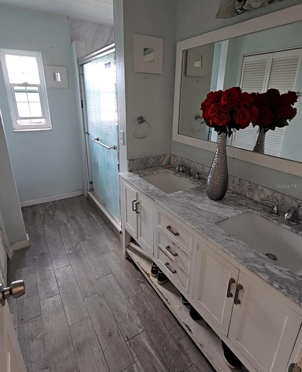 Image 9 of 19 For 553 Robin Hill Circle