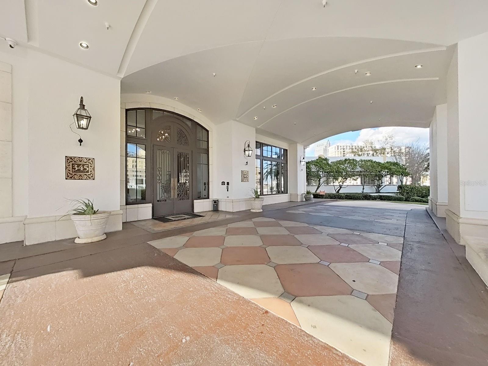 Image 2 of 40 For 345 Bayshore Boulevard P4