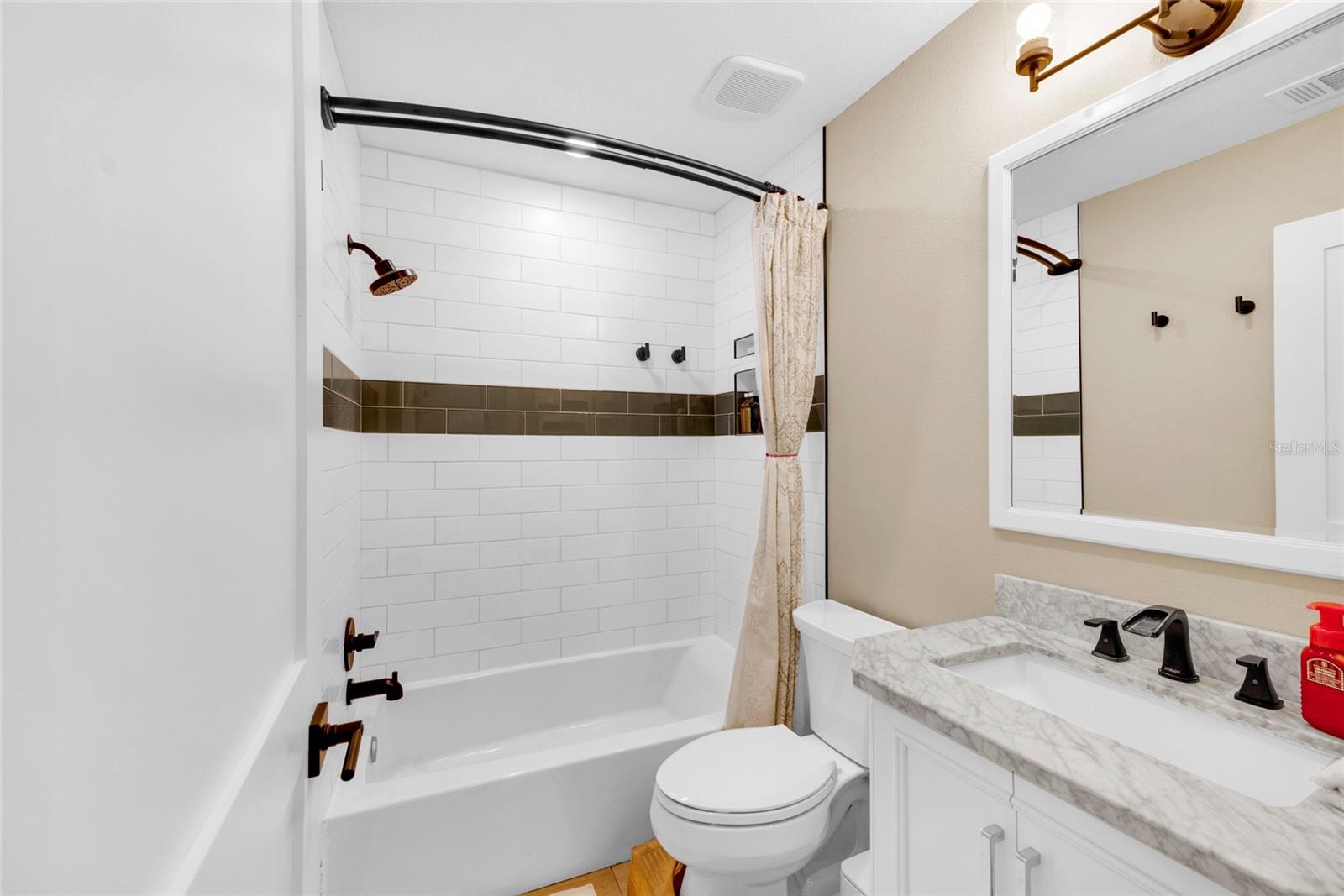 Image 17 of 32 For 511 Longfellow Court D