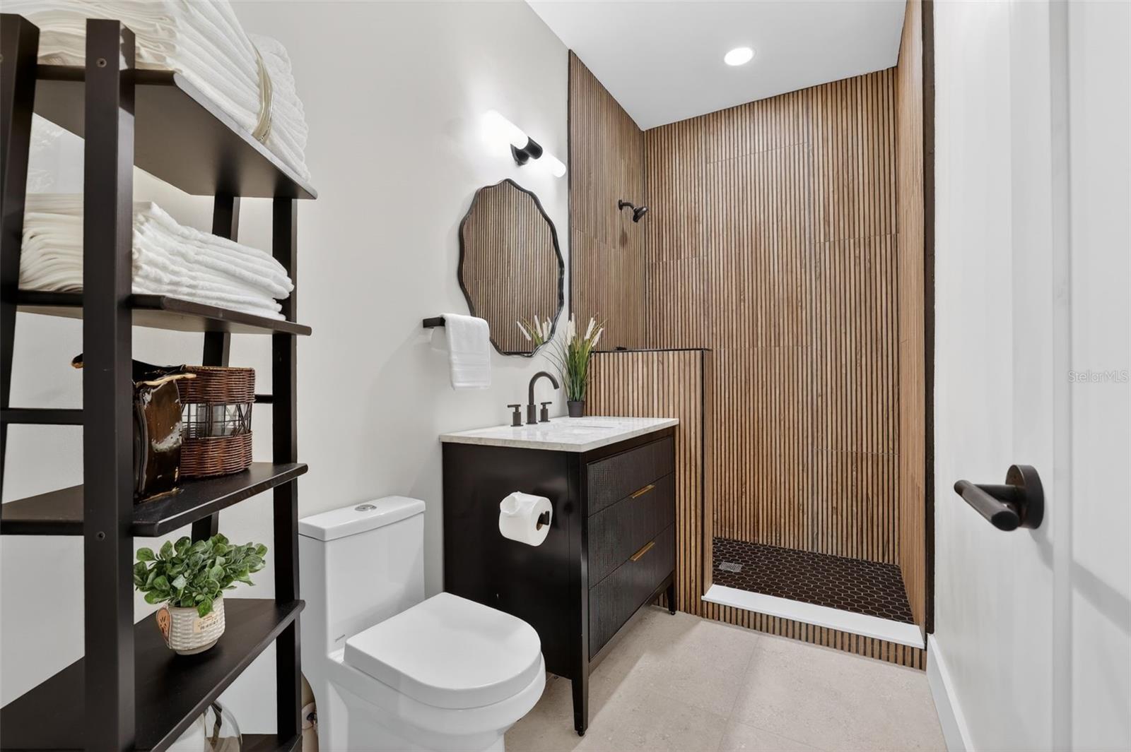 Listing photo id 12 for 1213 Clifton Street