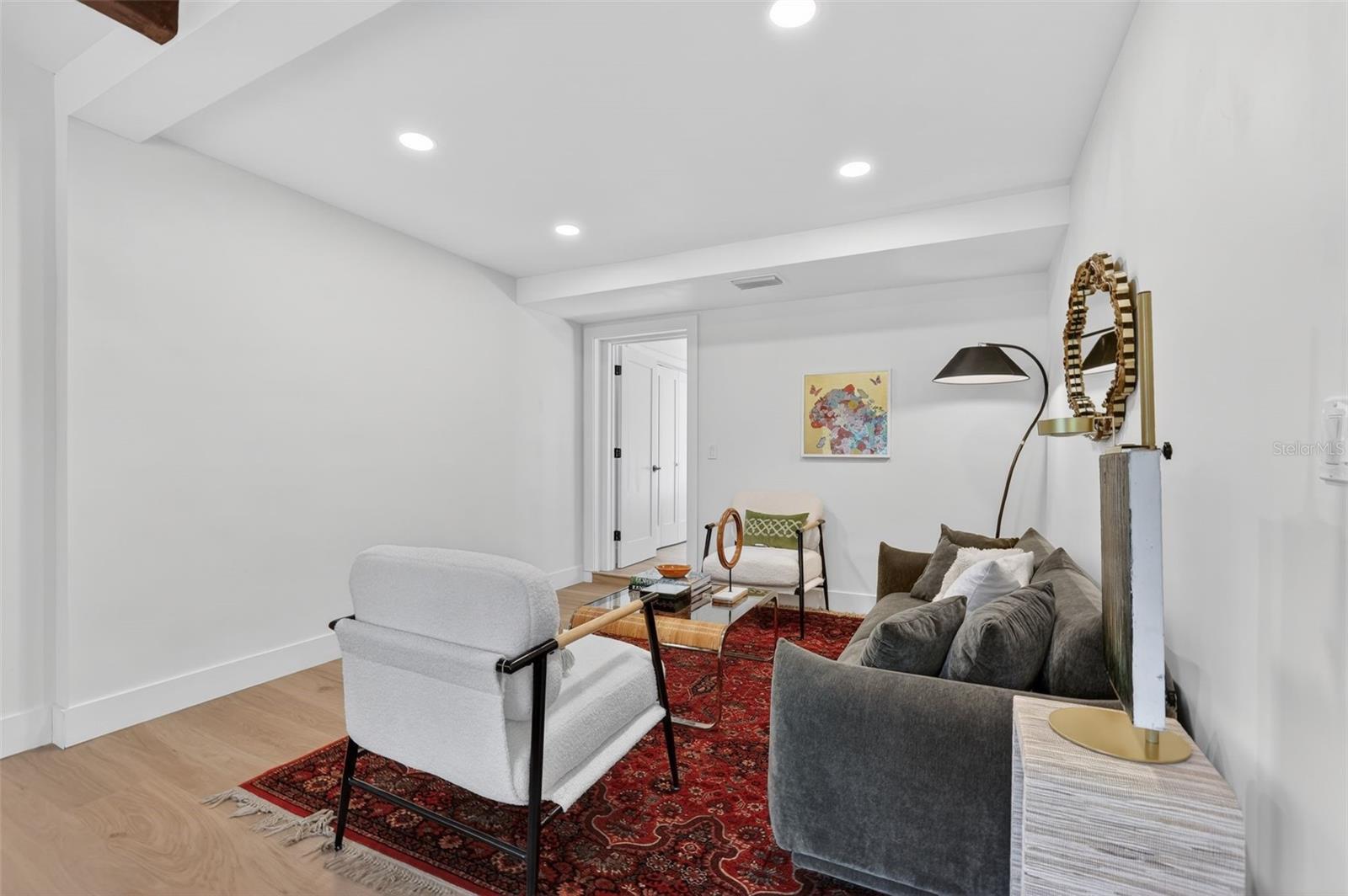 Listing photo id 16 for 1213 Clifton Street