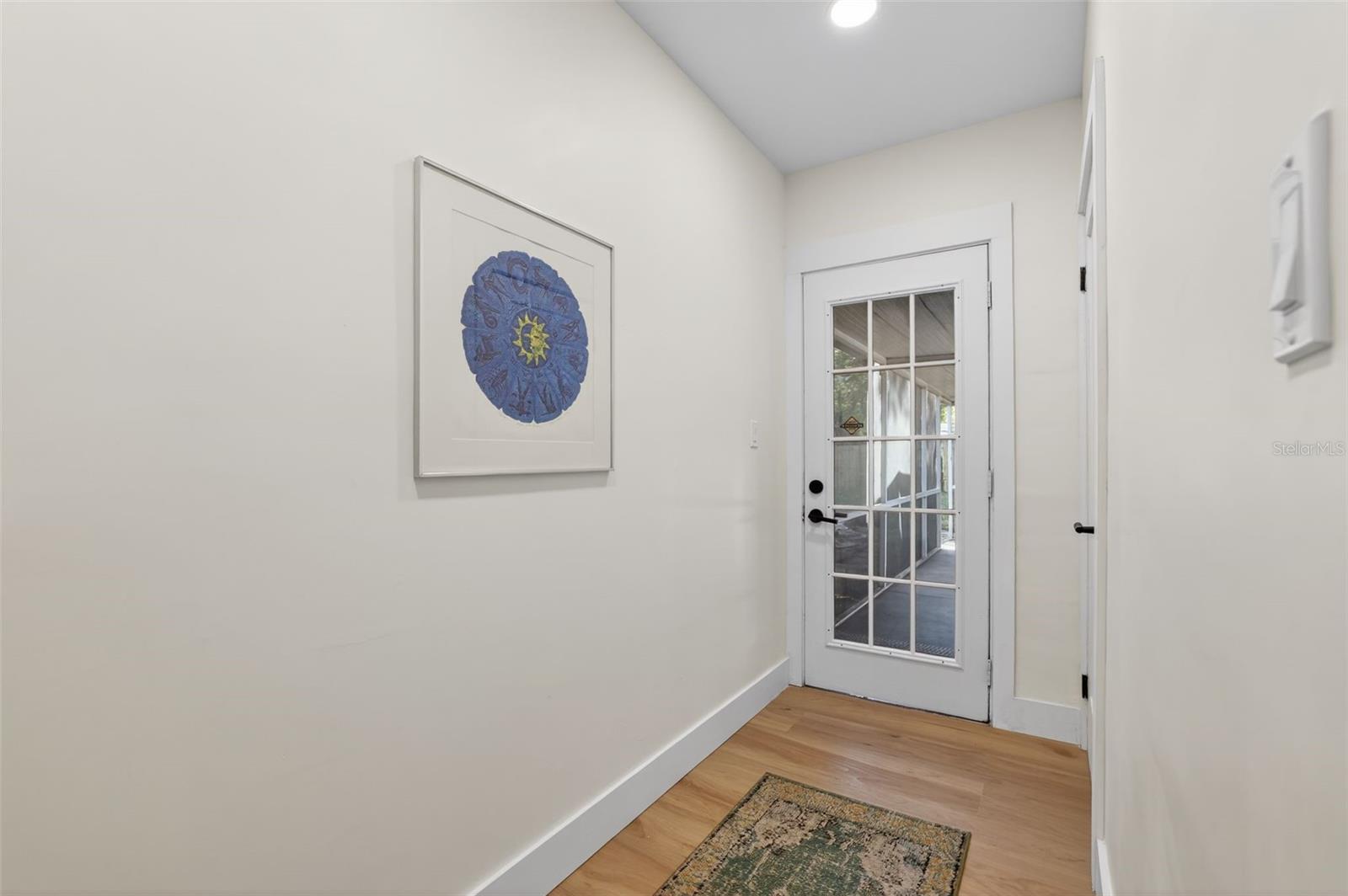 Listing photo id 23 for 1213 Clifton Street