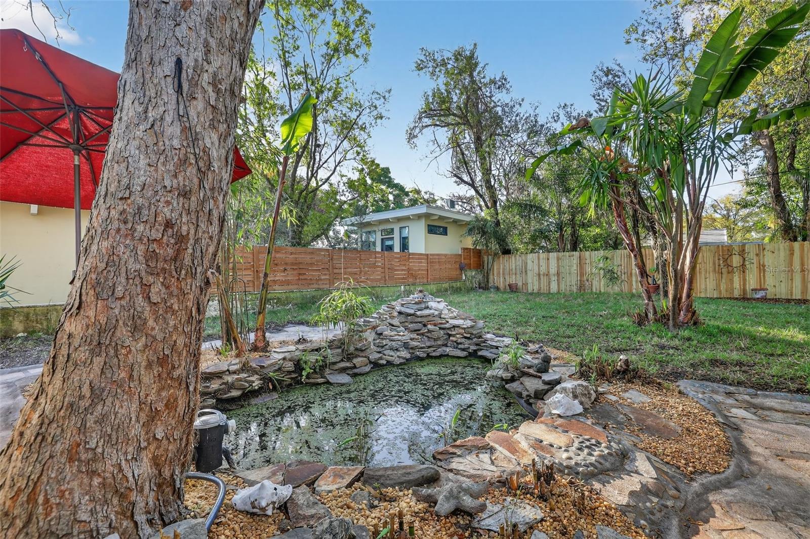 Listing photo id 24 for 1213 Clifton Street