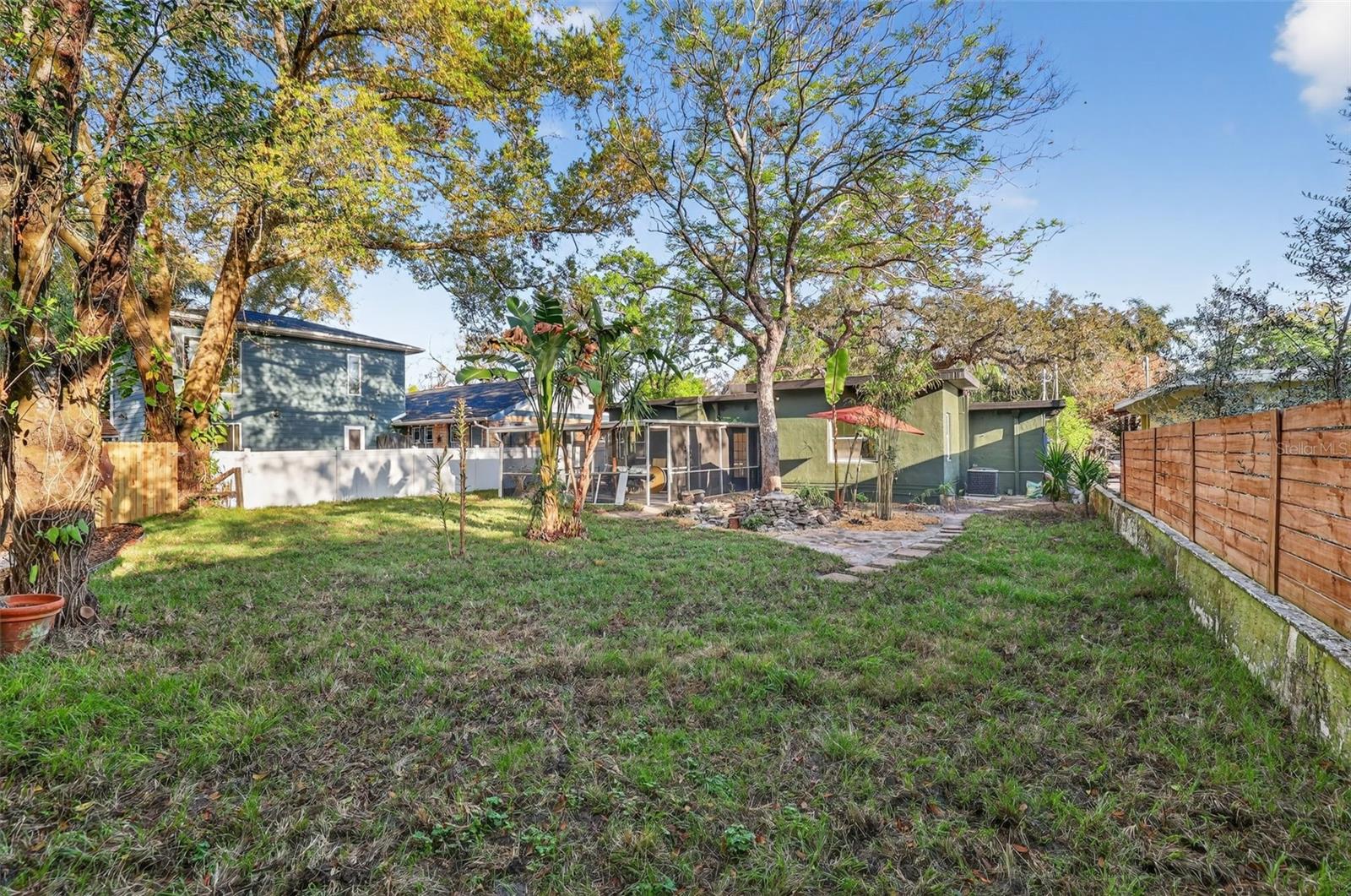 Listing photo id 26 for 1213 Clifton Street