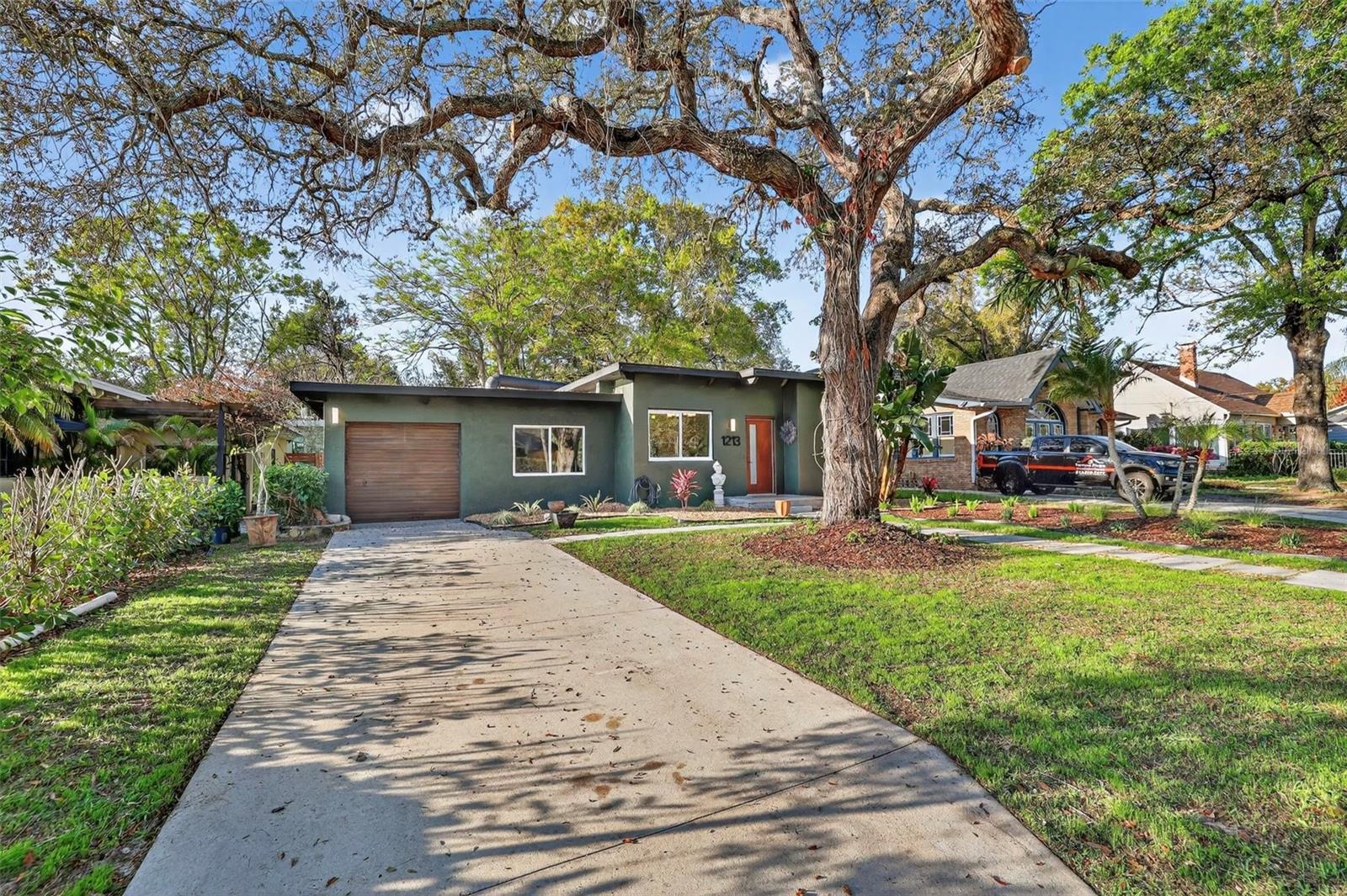 Listing photo id 1 for 1213 Clifton Street