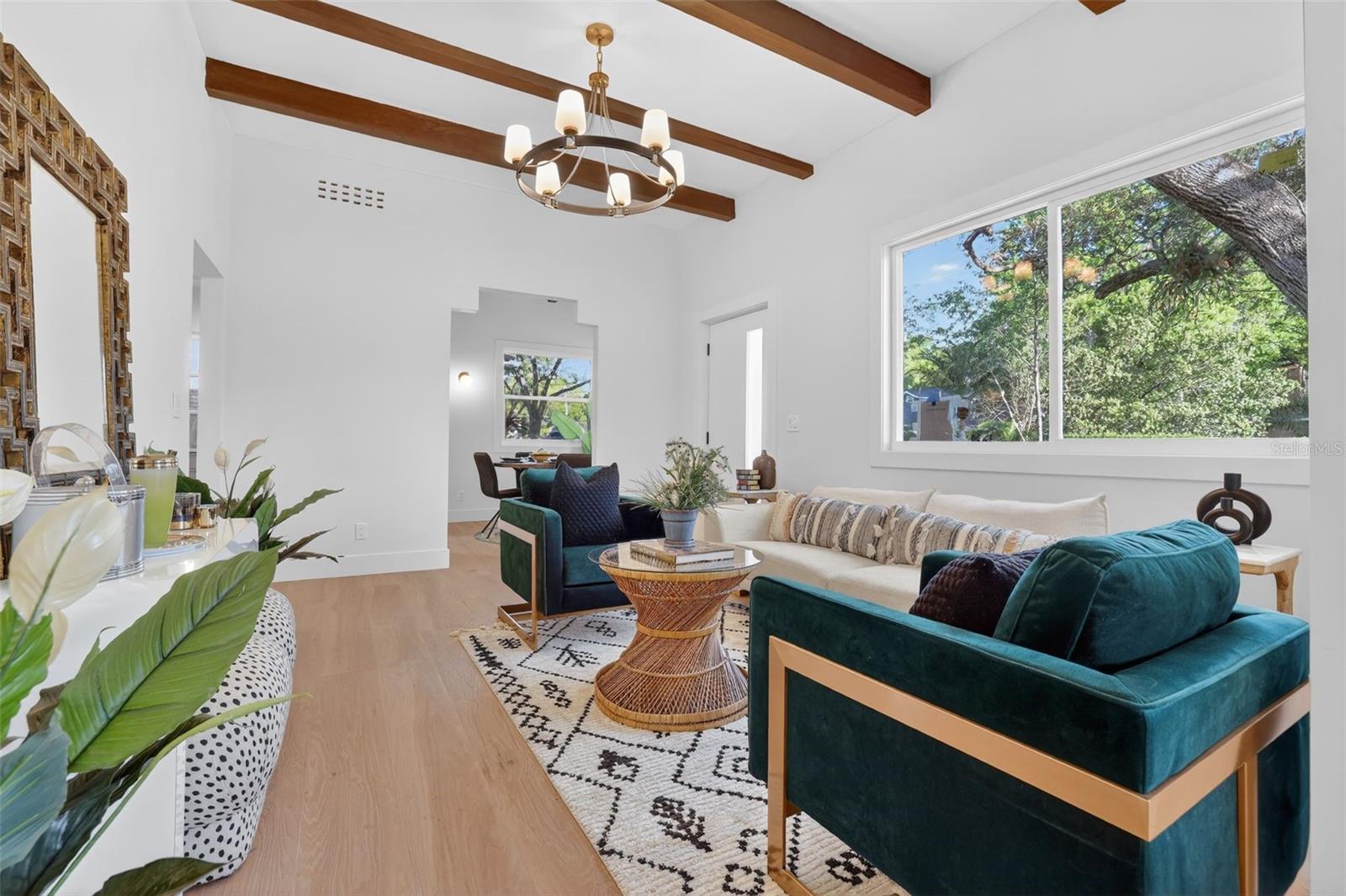 Listing photo id 5 for 1213 Clifton Street