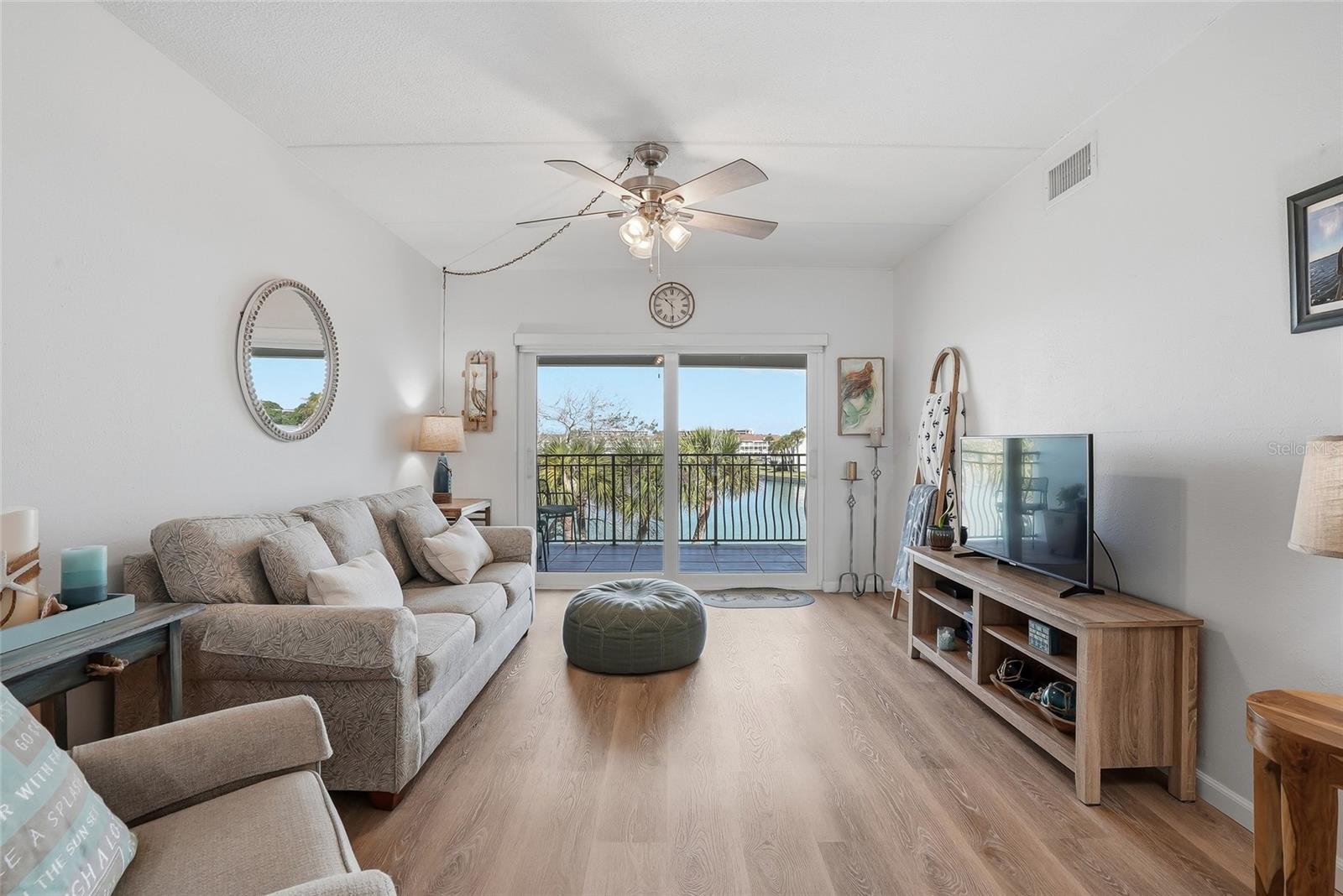 Image 20 of 65 For 11901 Lagoon Lane 303