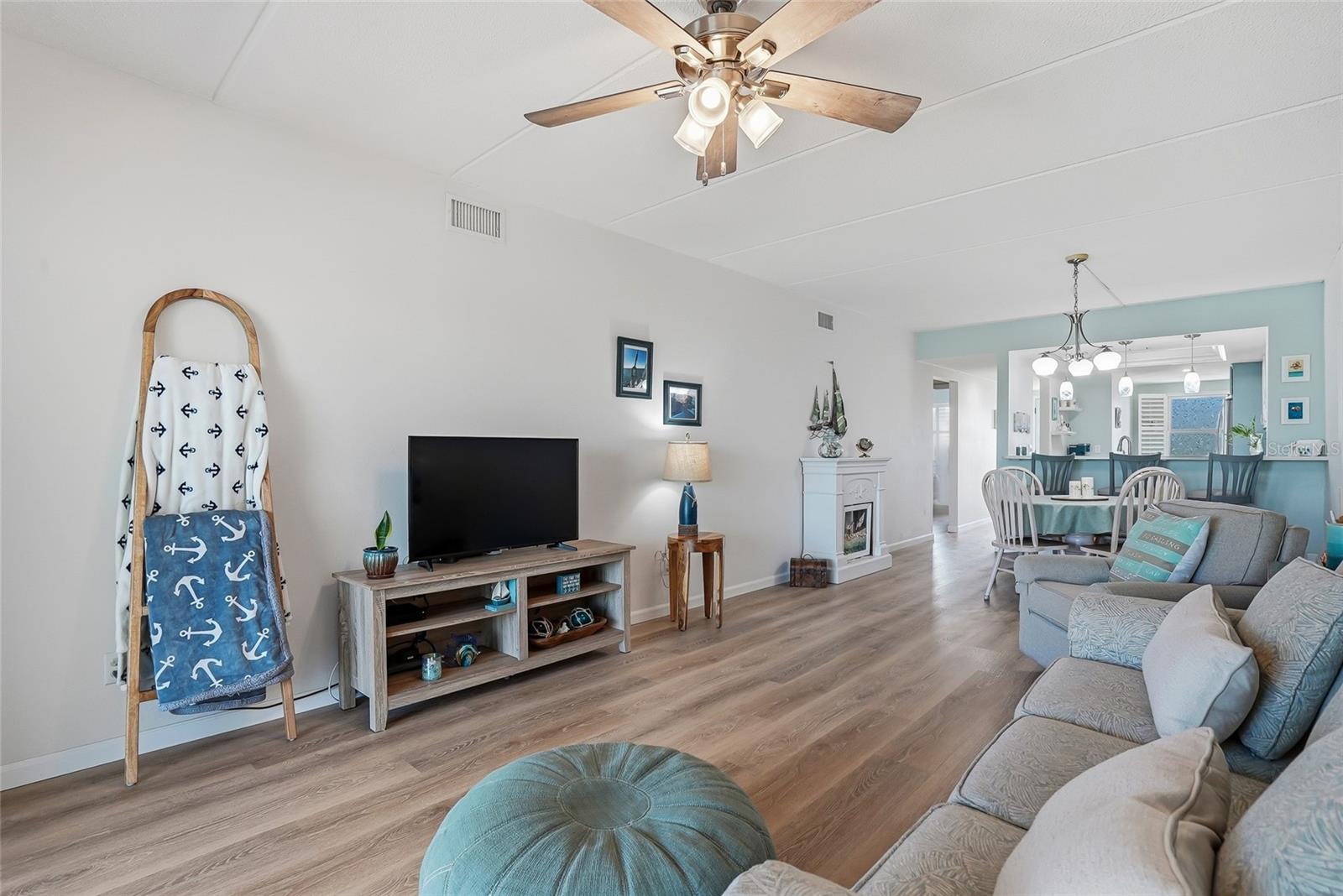 Image 22 of 65 For 11901 Lagoon Lane 303