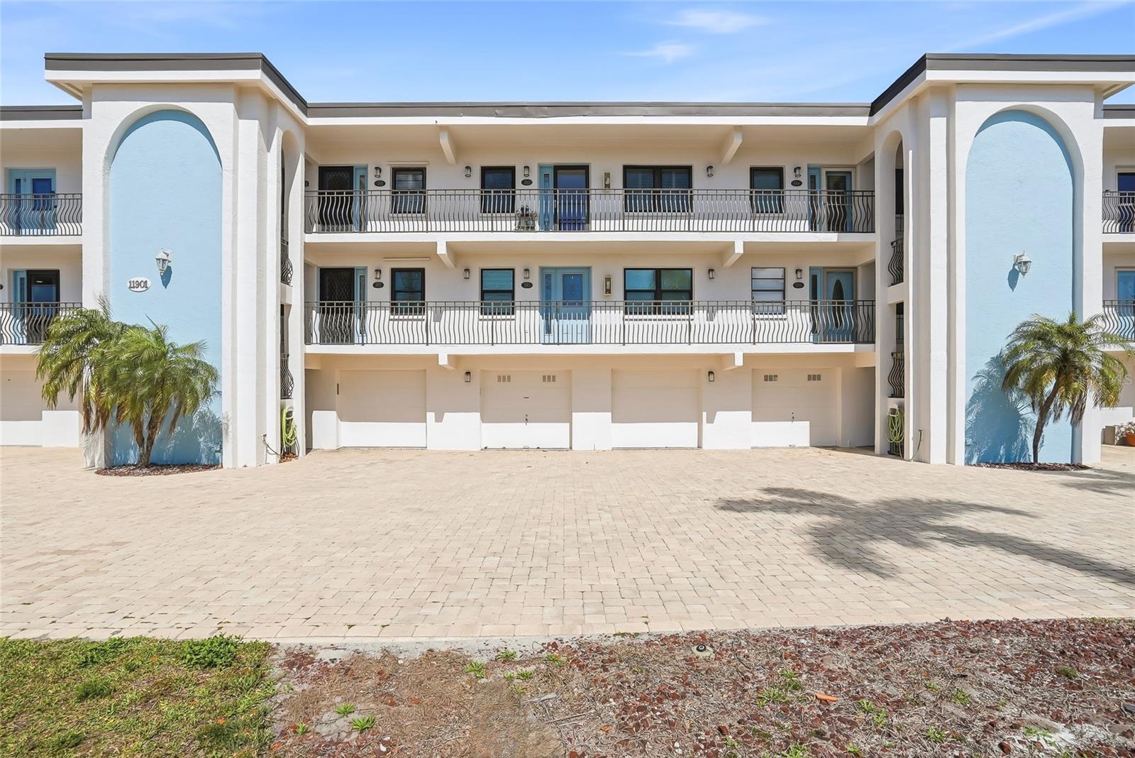 Image 4 of 65 For 11901 Lagoon Lane 303