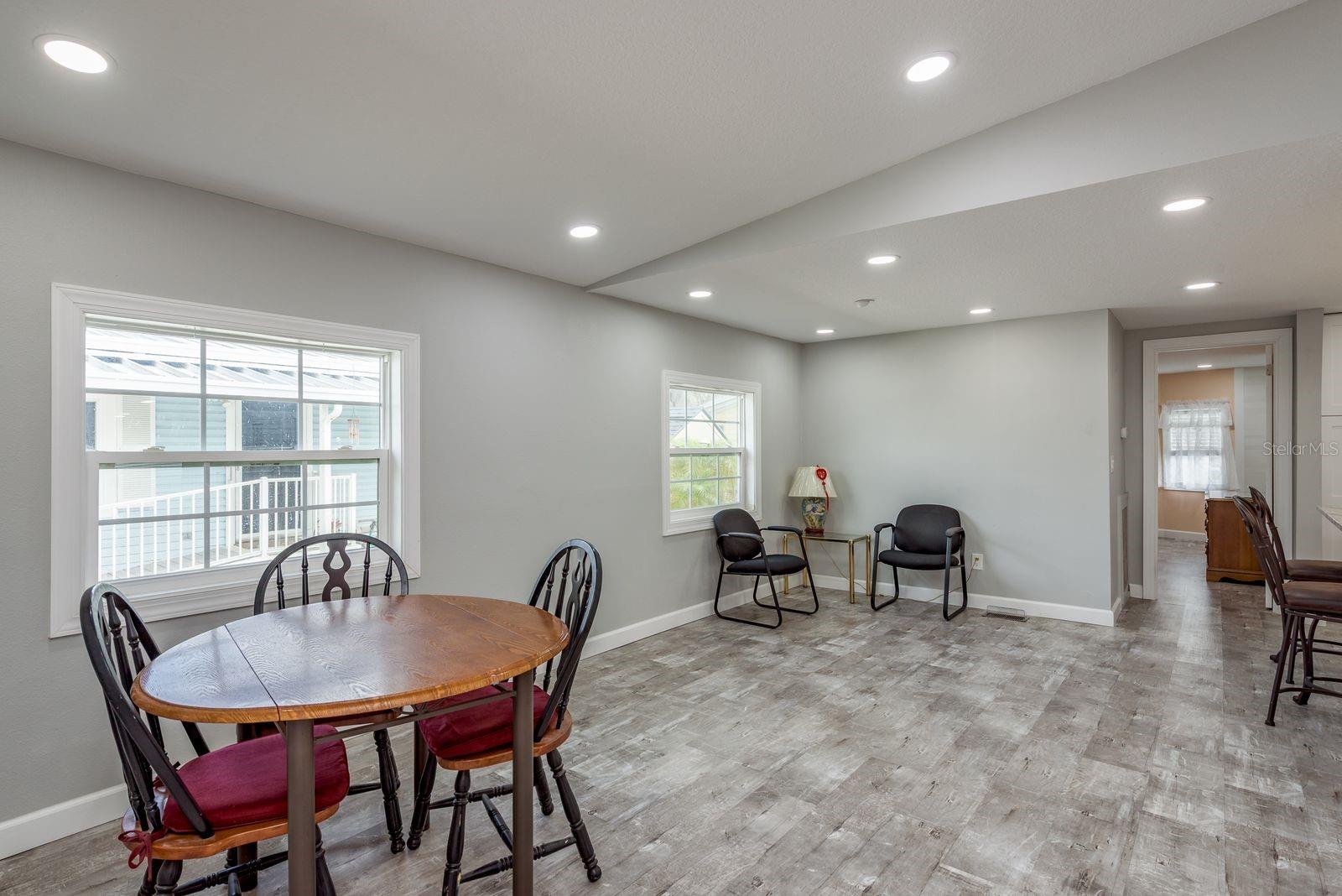 Image 10 of 32 For 108 Dolphin Drive E