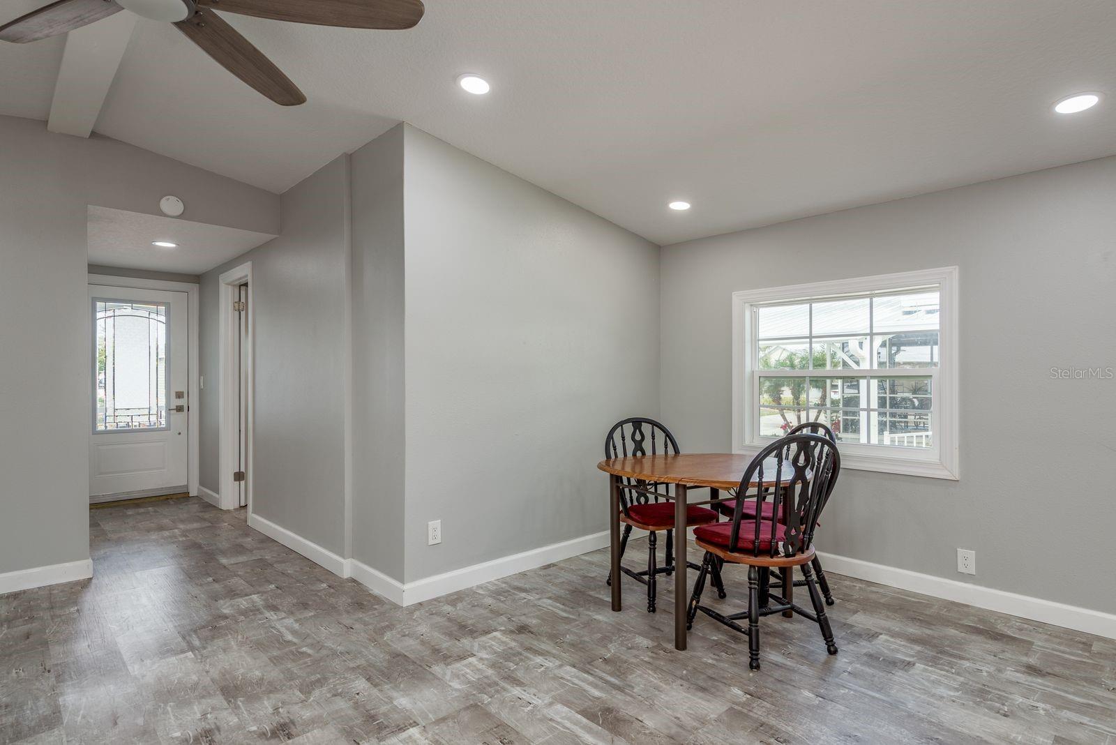 Image 11 of 32 For 108 Dolphin Drive E