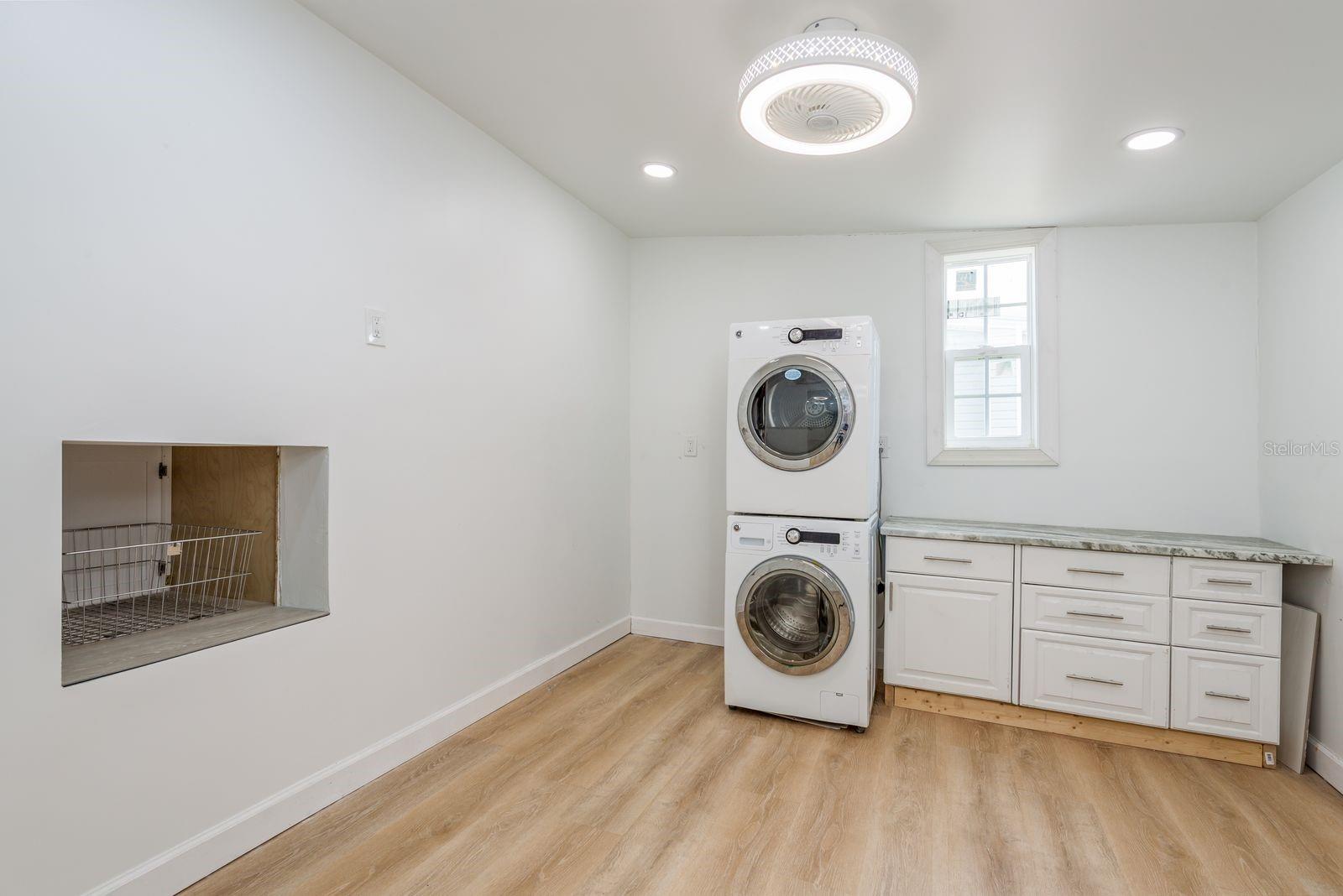 Image 17 of 32 For 108 Dolphin Drive E