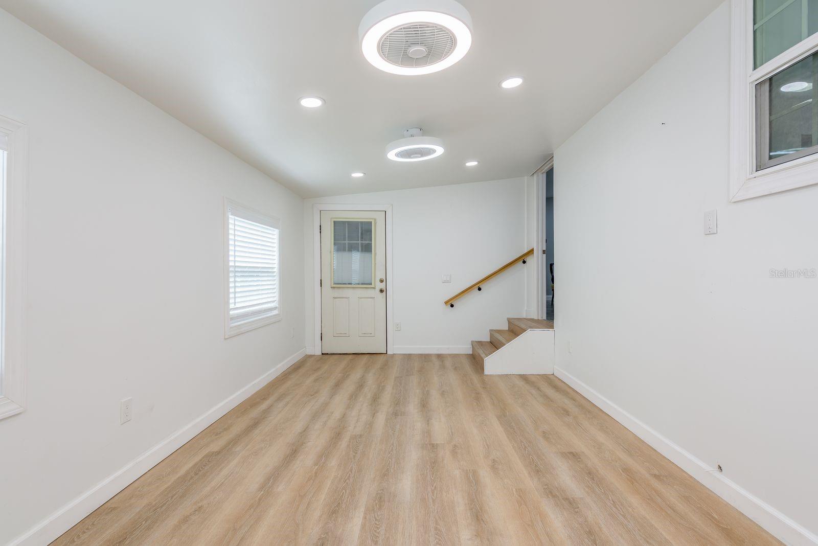 Image 18 of 32 For 108 Dolphin Drive E