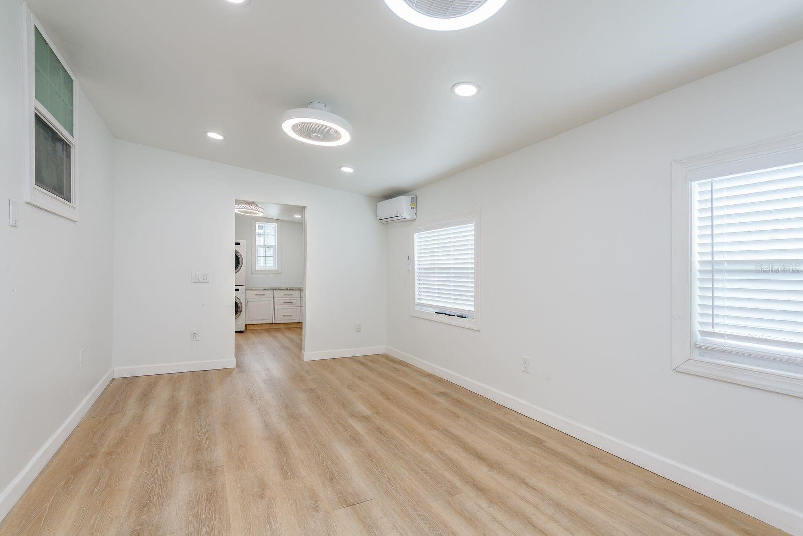 Image 19 of 32 For 108 Dolphin Drive E