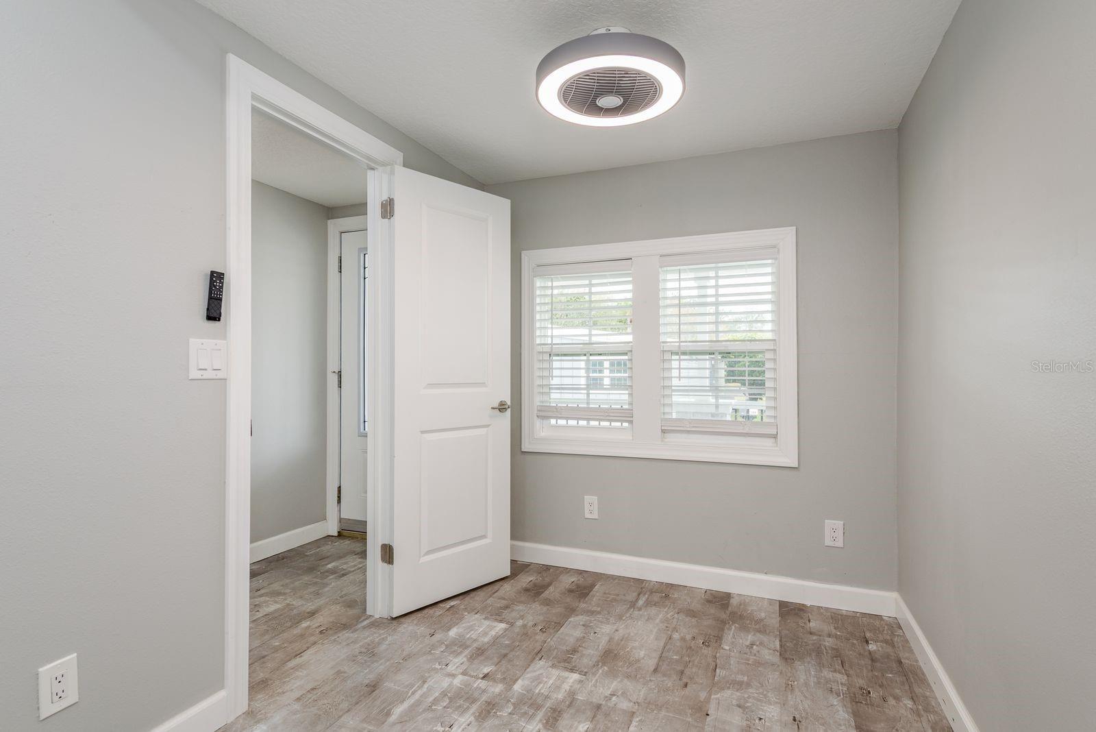 Image 21 of 32 For 108 Dolphin Drive E