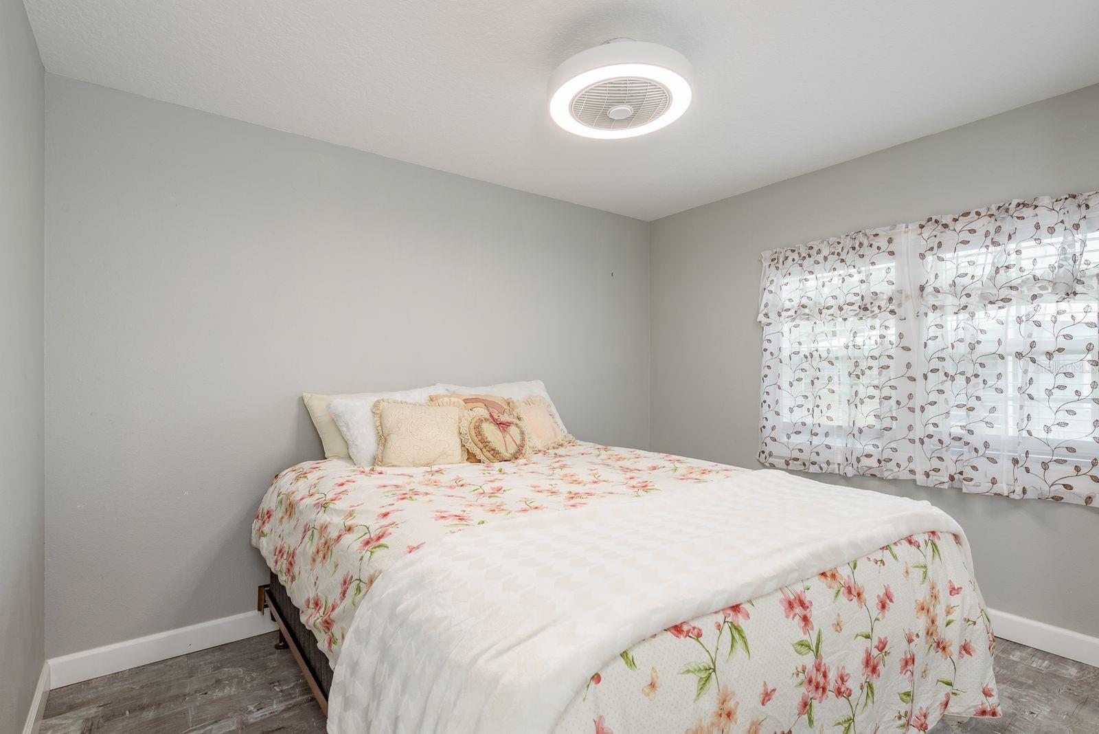 Image 24 of 32 For 108 Dolphin Drive E