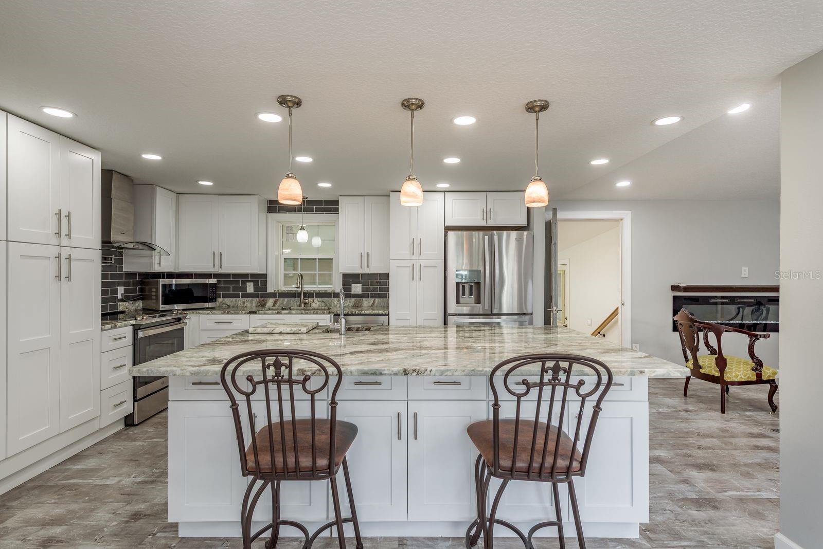 Image 4 of 32 For 108 Dolphin Drive E