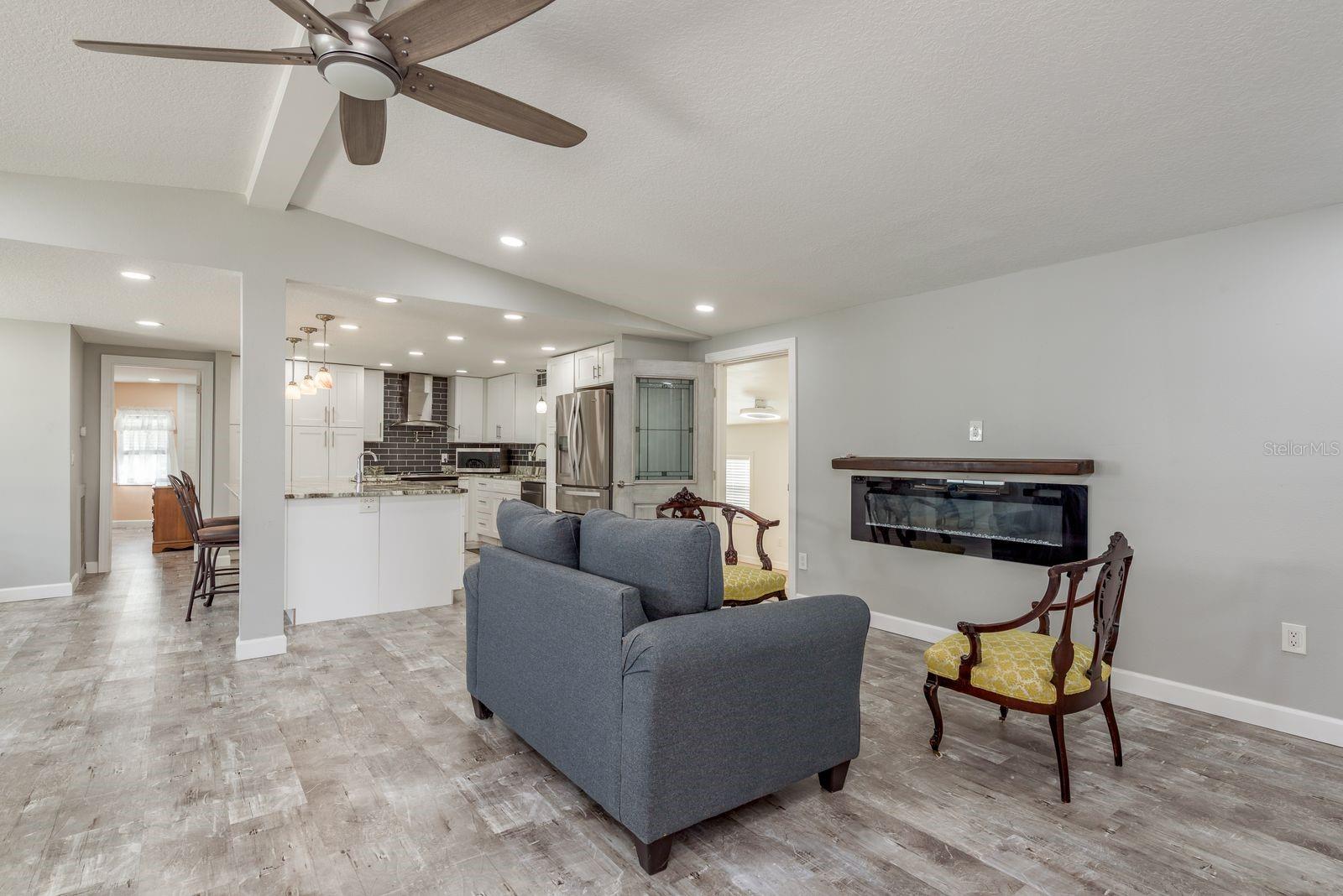 Image 7 of 32 For 108 Dolphin Drive E