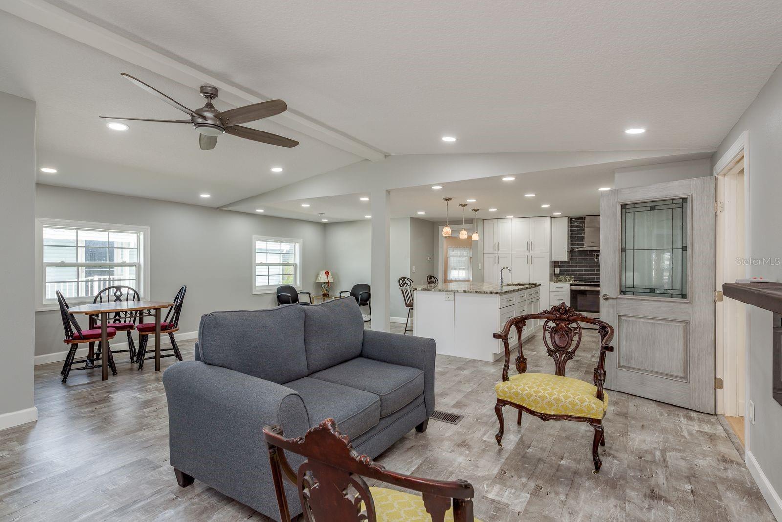 Image 9 of 32 For 108 Dolphin Drive E