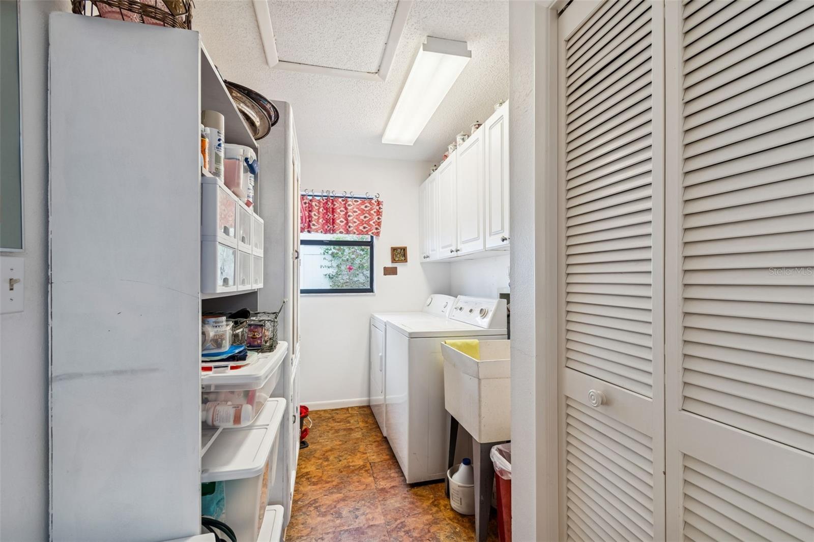 Image 43 of 63 For 606 Grovewood Lane