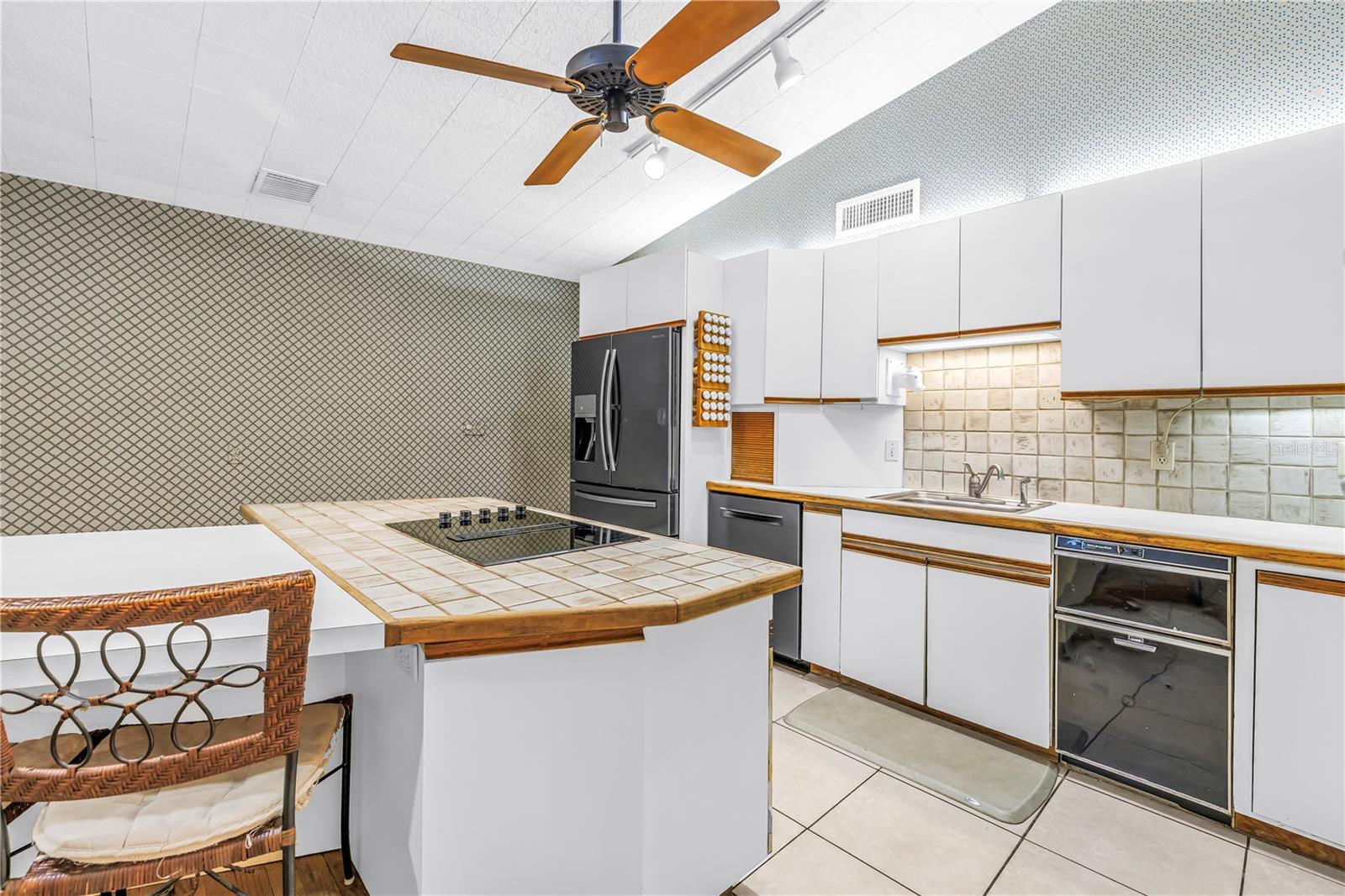 Image 23 of 81 For 6069 4th Avenue N