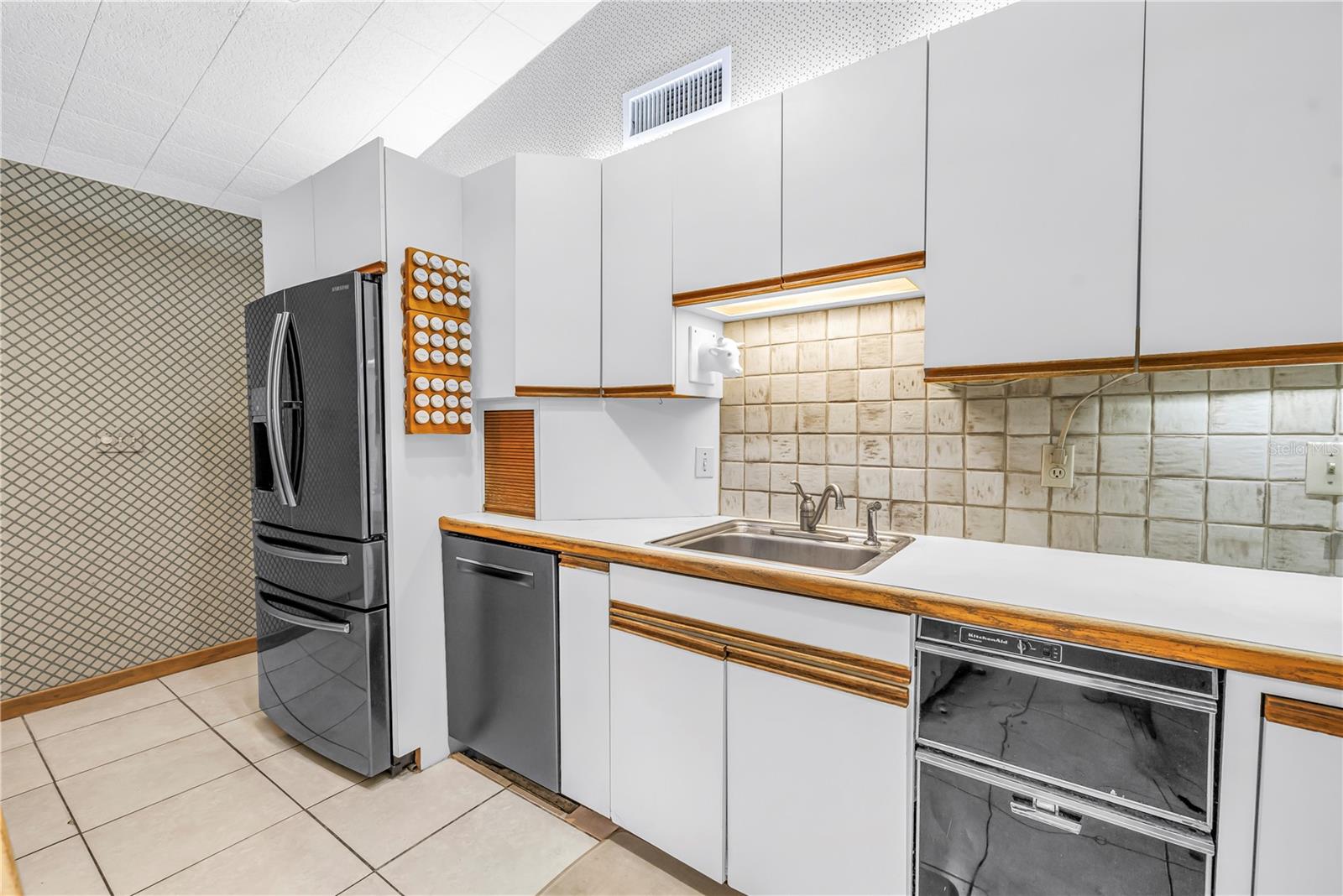 Image 24 of 81 For 6069 4th Avenue N