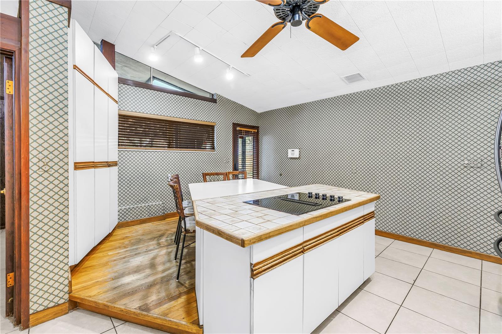 Image 25 of 81 For 6069 4th Avenue N