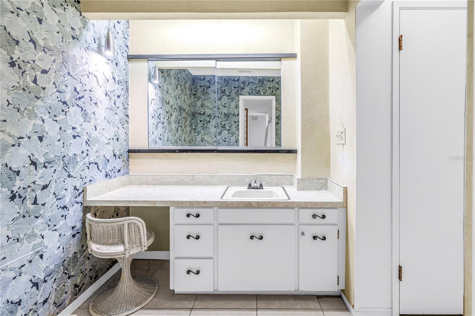 Image 34 of 81 For 6069 4th Avenue N