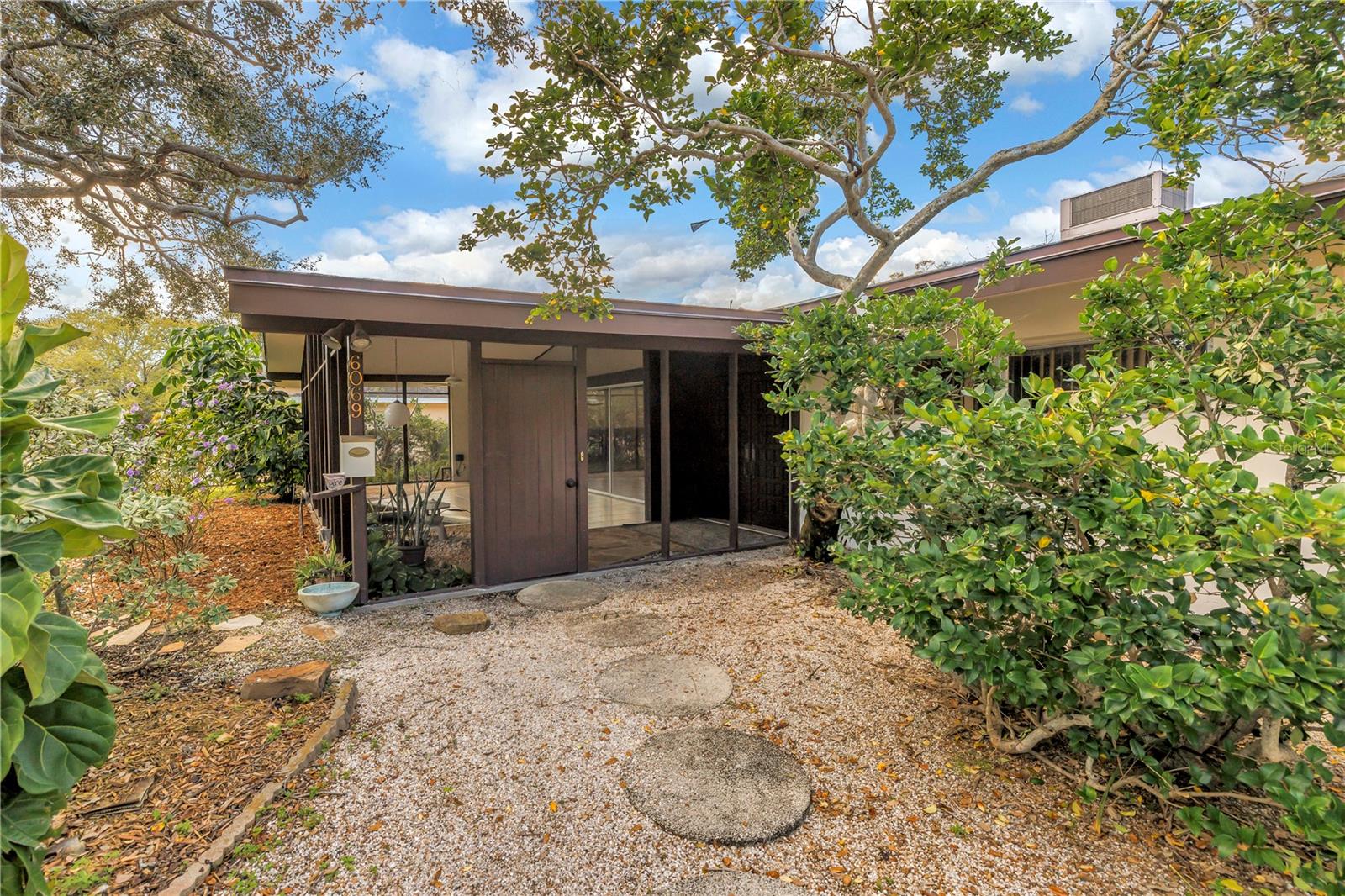 Image 7 of 81 For 6069 4th Avenue N