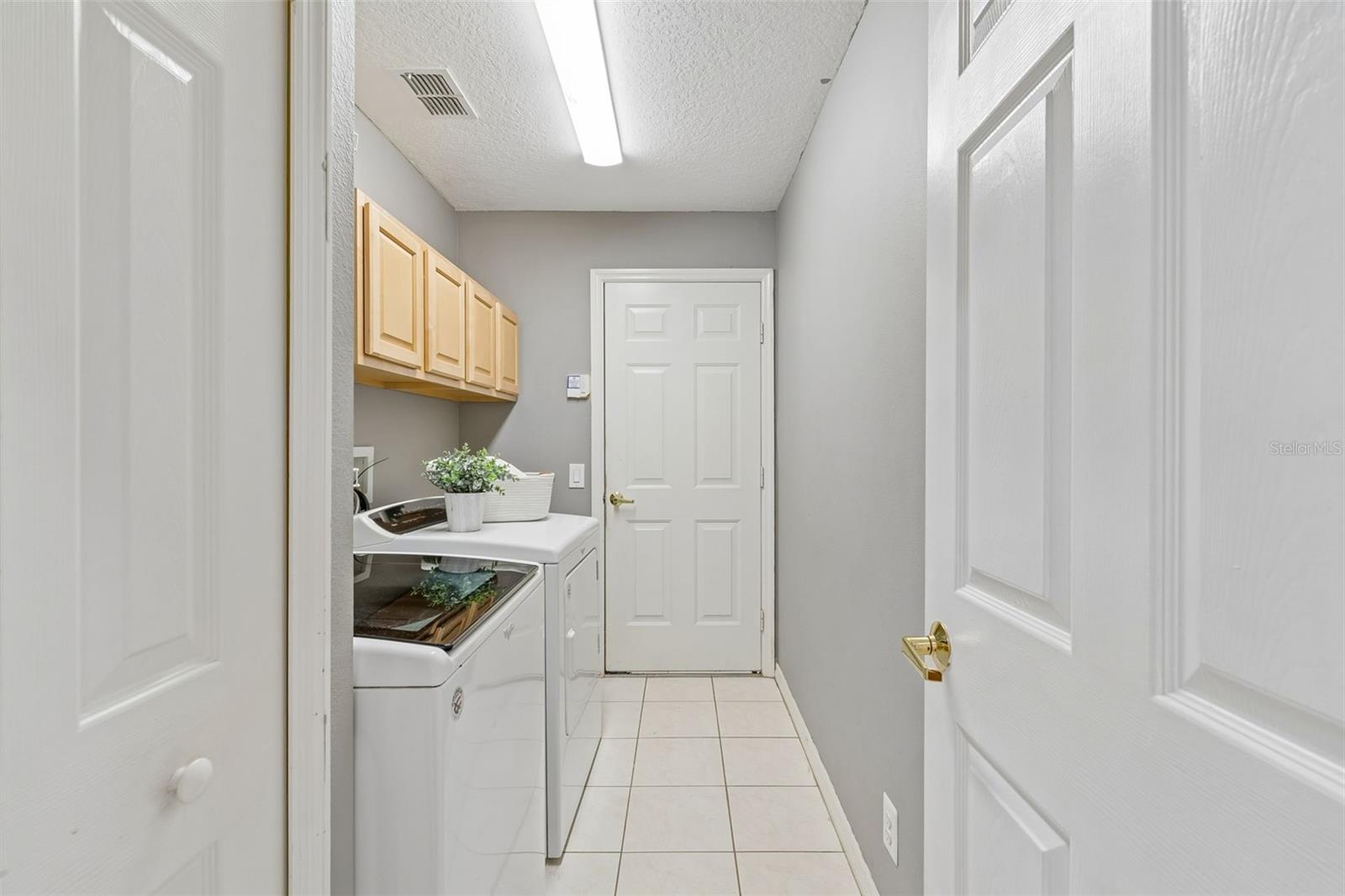 Image 37 of 78 For 10162 Deercliff Drive