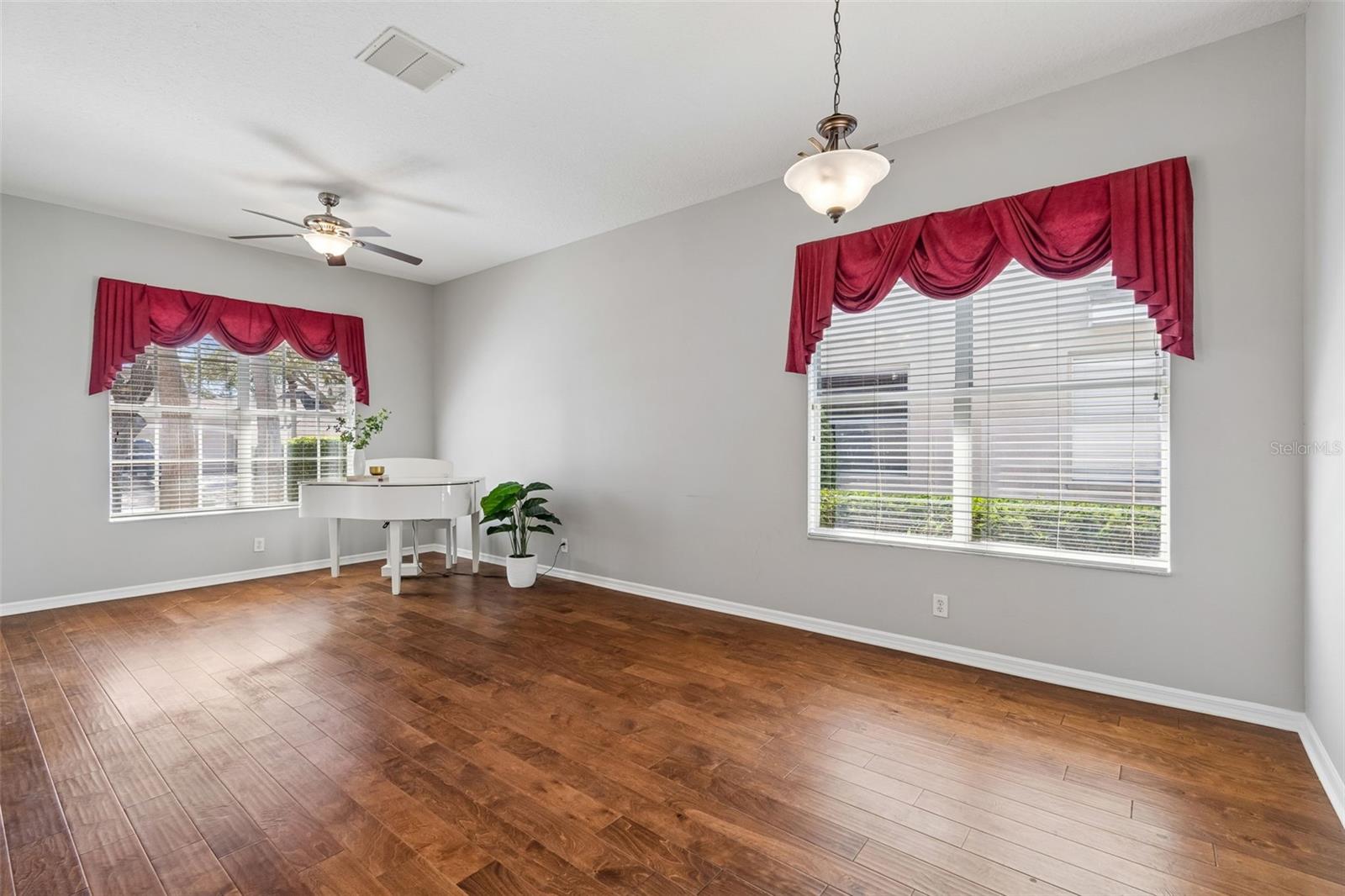 Image 8 of 78 For 10162 Deercliff Drive