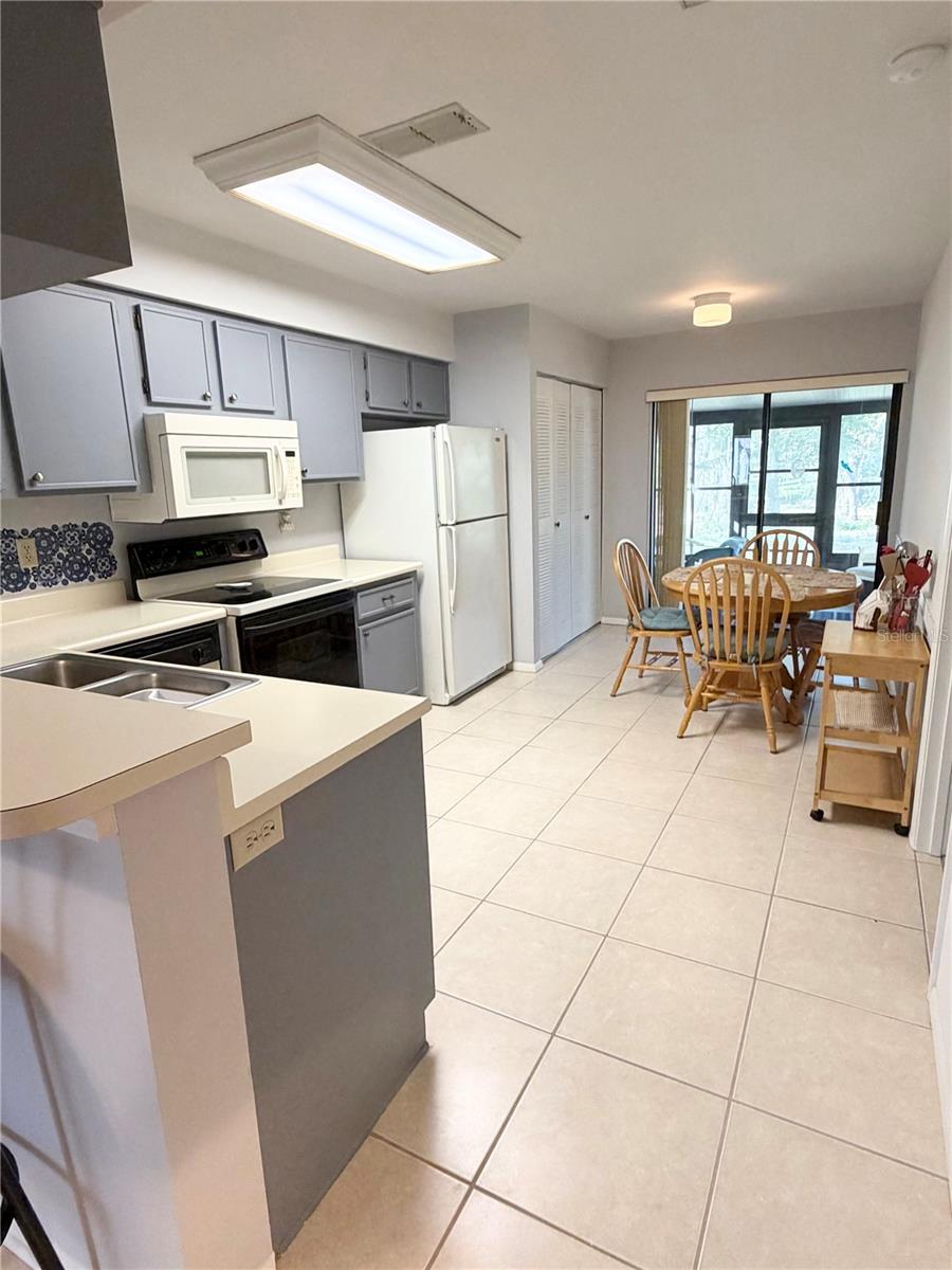 Image 9 of 27 For 11717 Spring Tree Lane