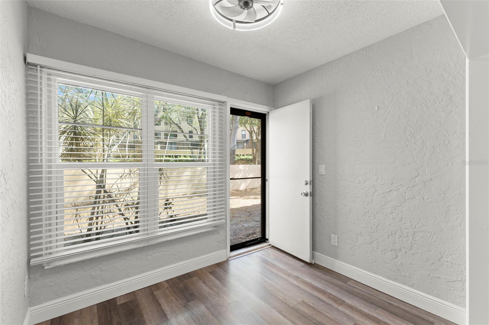 Image 21 of 40 For 3034 Eastland Boulevard D104