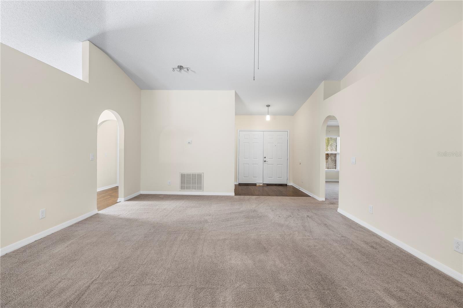 Image 11 of 56 For 25016 Hyde Park Boulevard