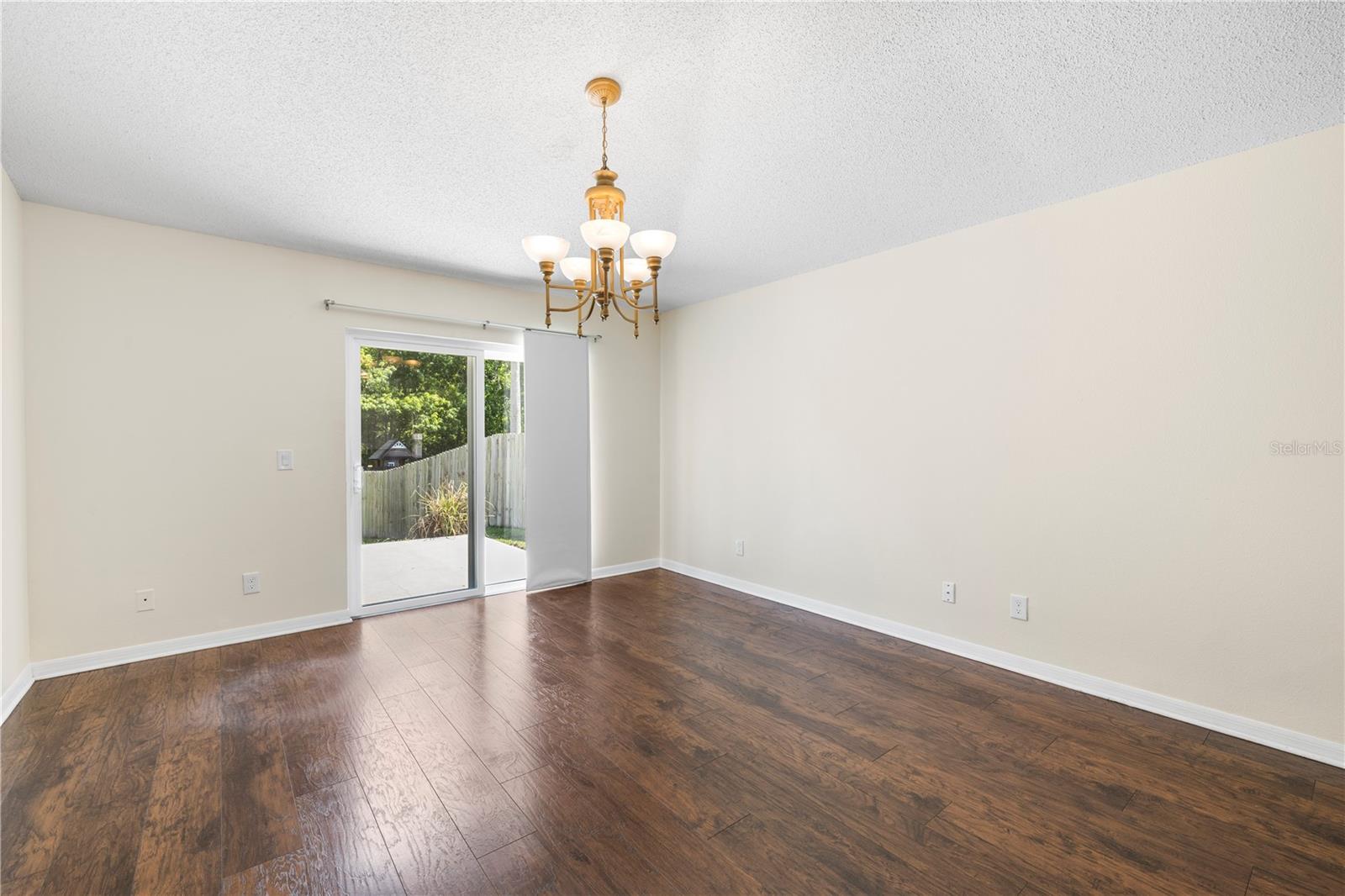 Image 15 of 56 For 25016 Hyde Park Boulevard