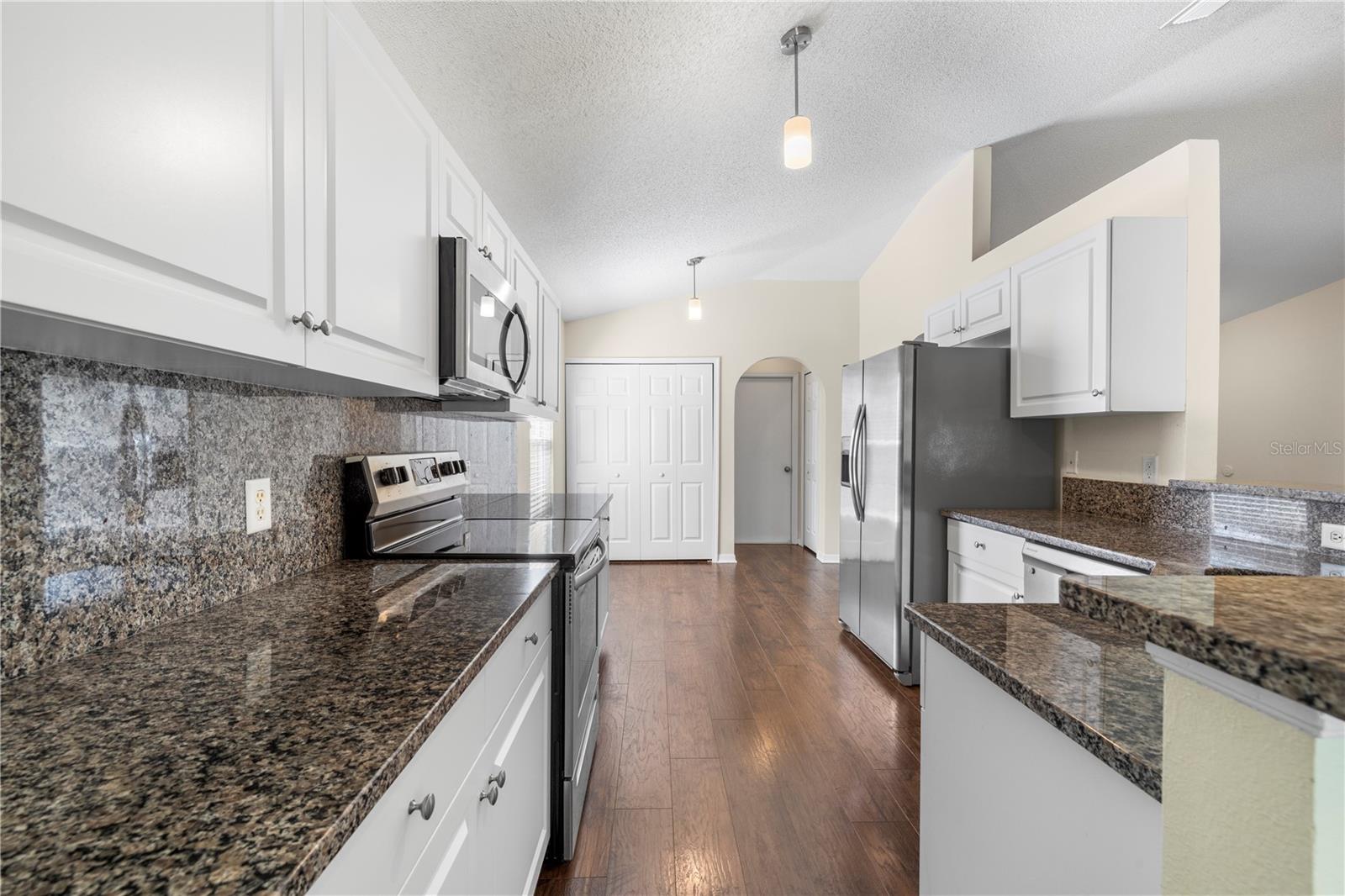 Image 18 of 56 For 25016 Hyde Park Boulevard