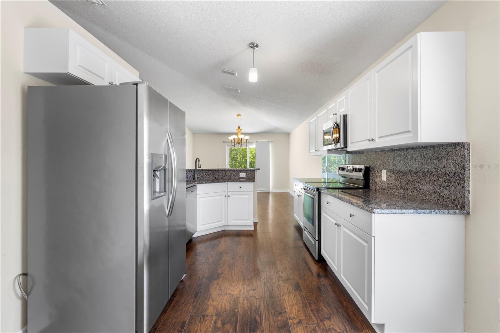 Image 22 of 56 For 25016 Hyde Park Boulevard