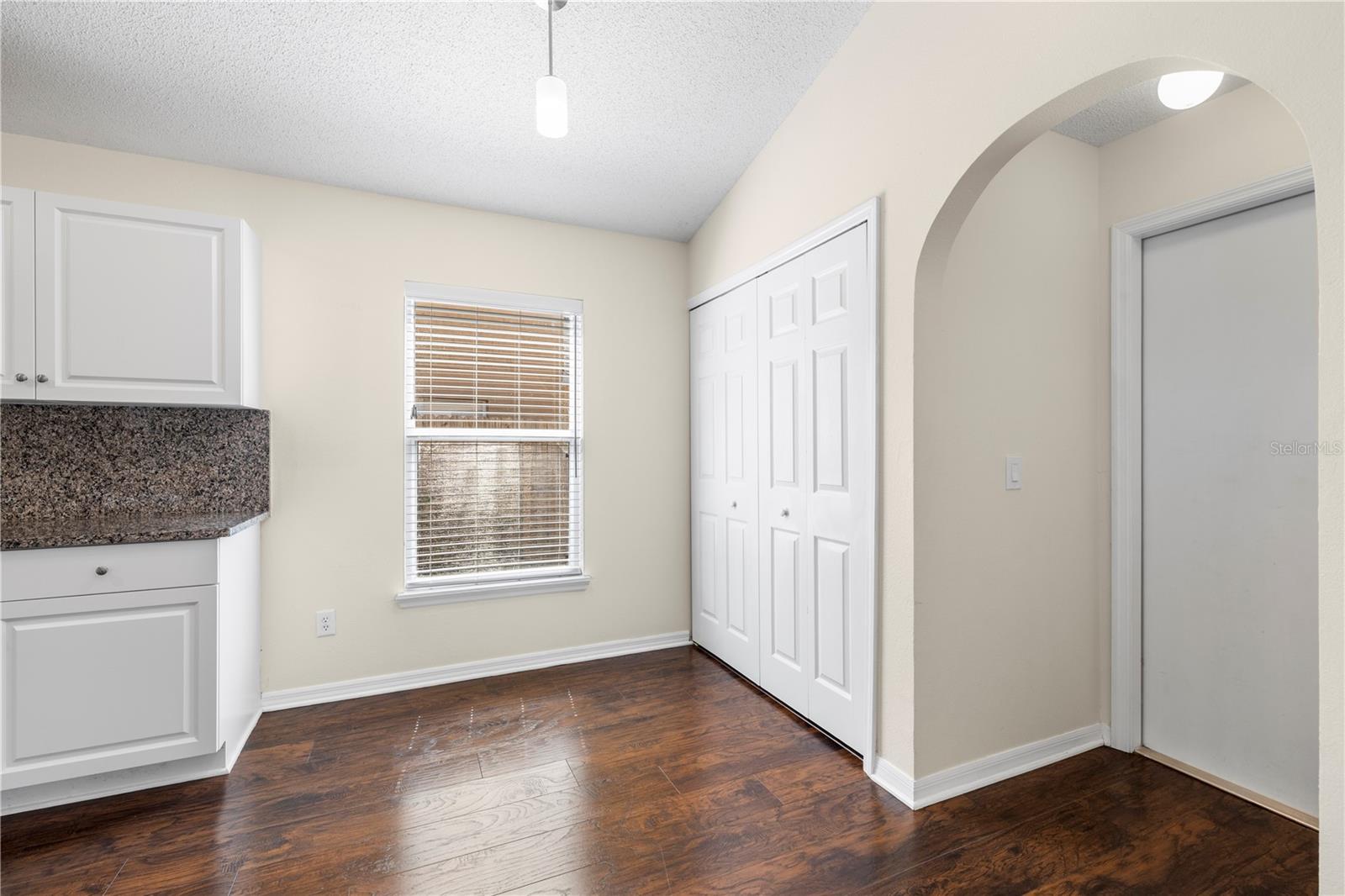 Image 23 of 56 For 25016 Hyde Park Boulevard