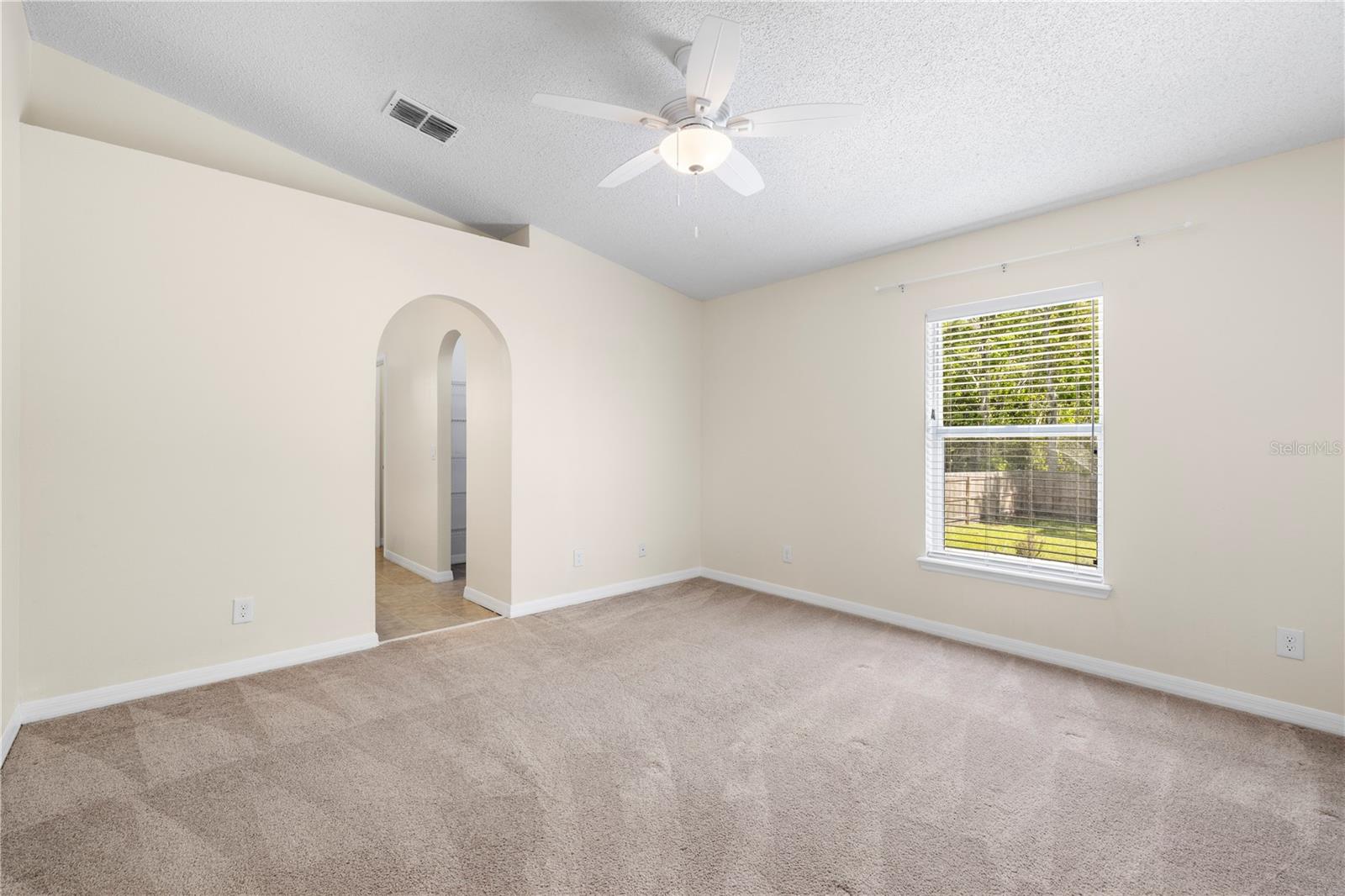 Image 24 of 56 For 25016 Hyde Park Boulevard